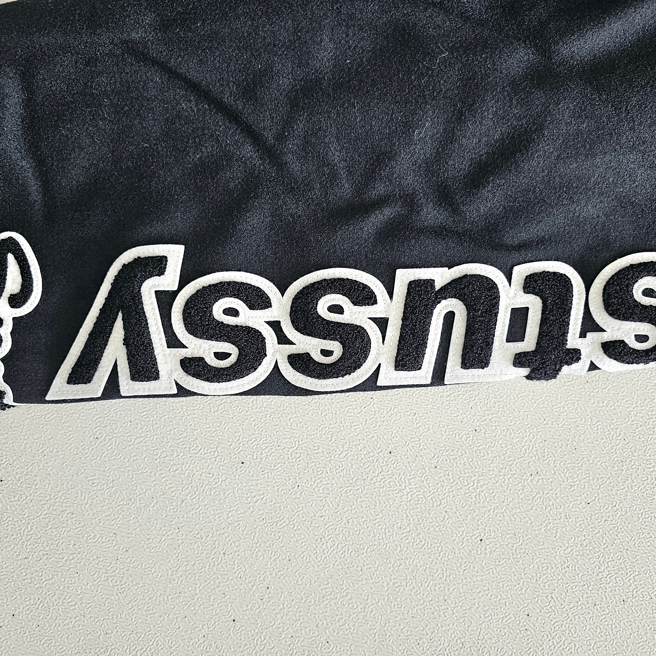 Stussy Competition Varsity Jacket Black 착용 스타일 - 2