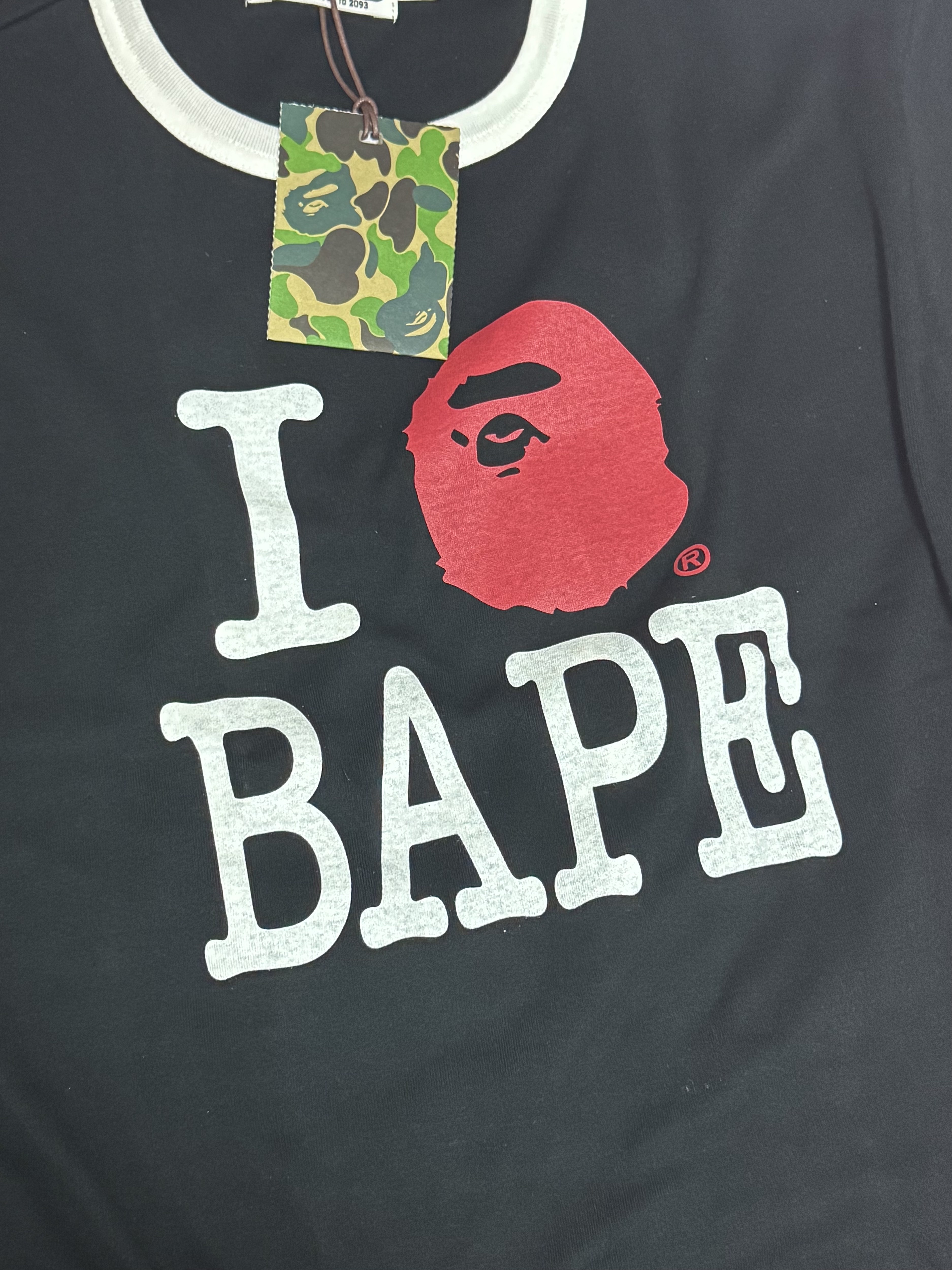 BAPE I Love BAPE T-Shirt Black 착용 스타일 - 2