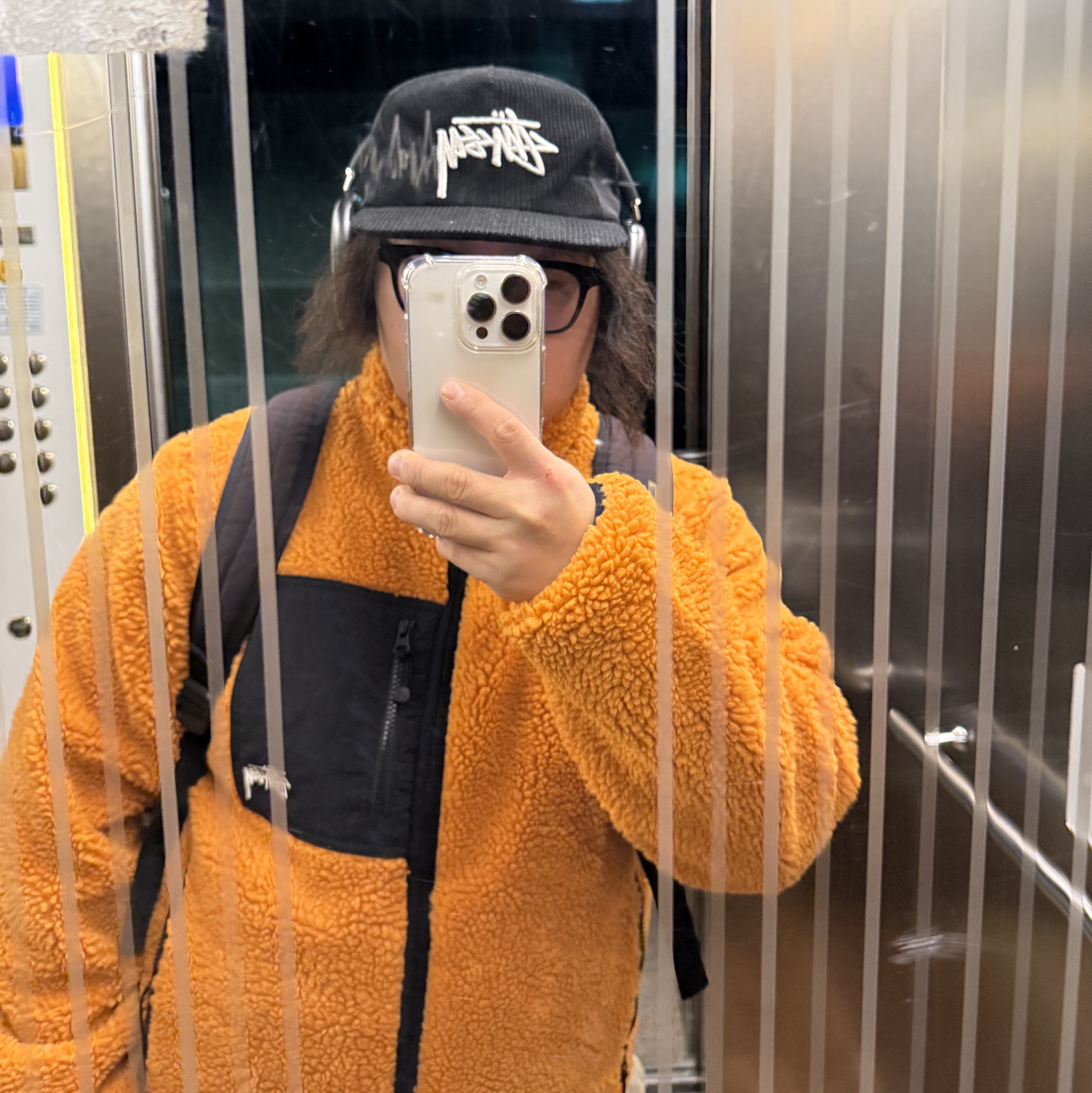 Stussy 8 Ball Sherpa Jacket Orange 착용 스타일 - 1