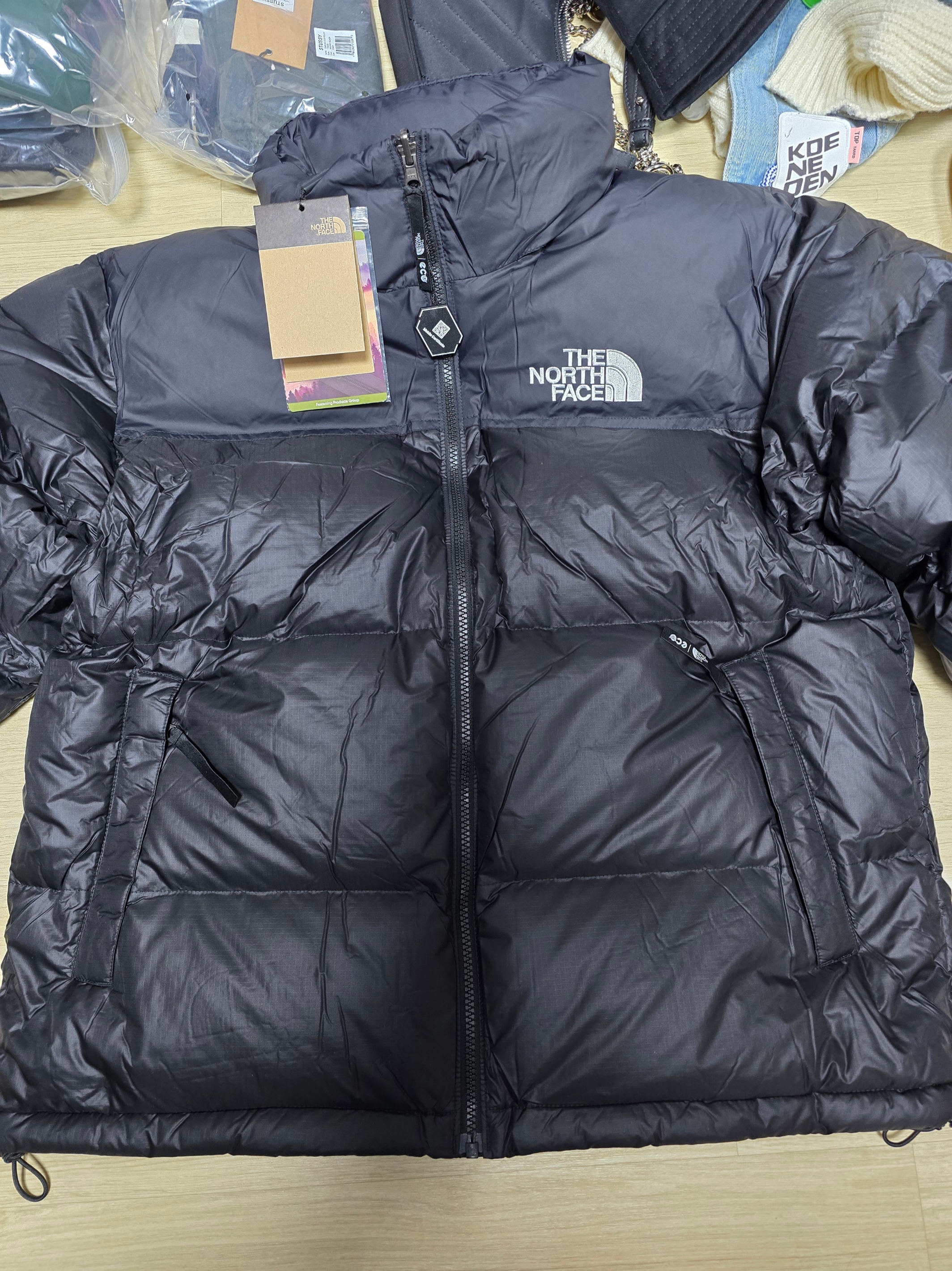 The North Face 1996 Eco Nuptse Jacket Black 착용 스타일 - 1