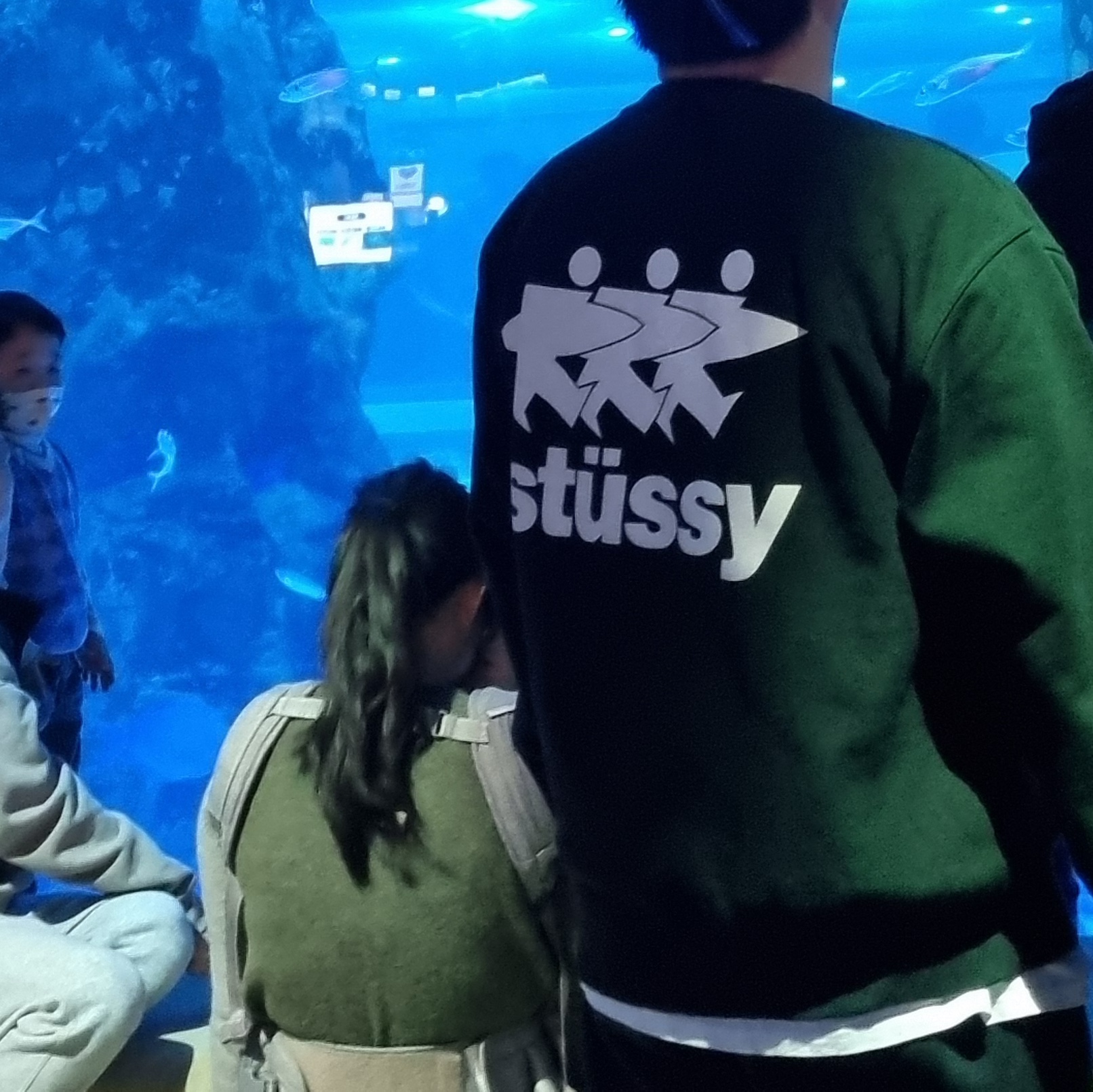 Stussy Surfwalk Crew Black 착용 스타일