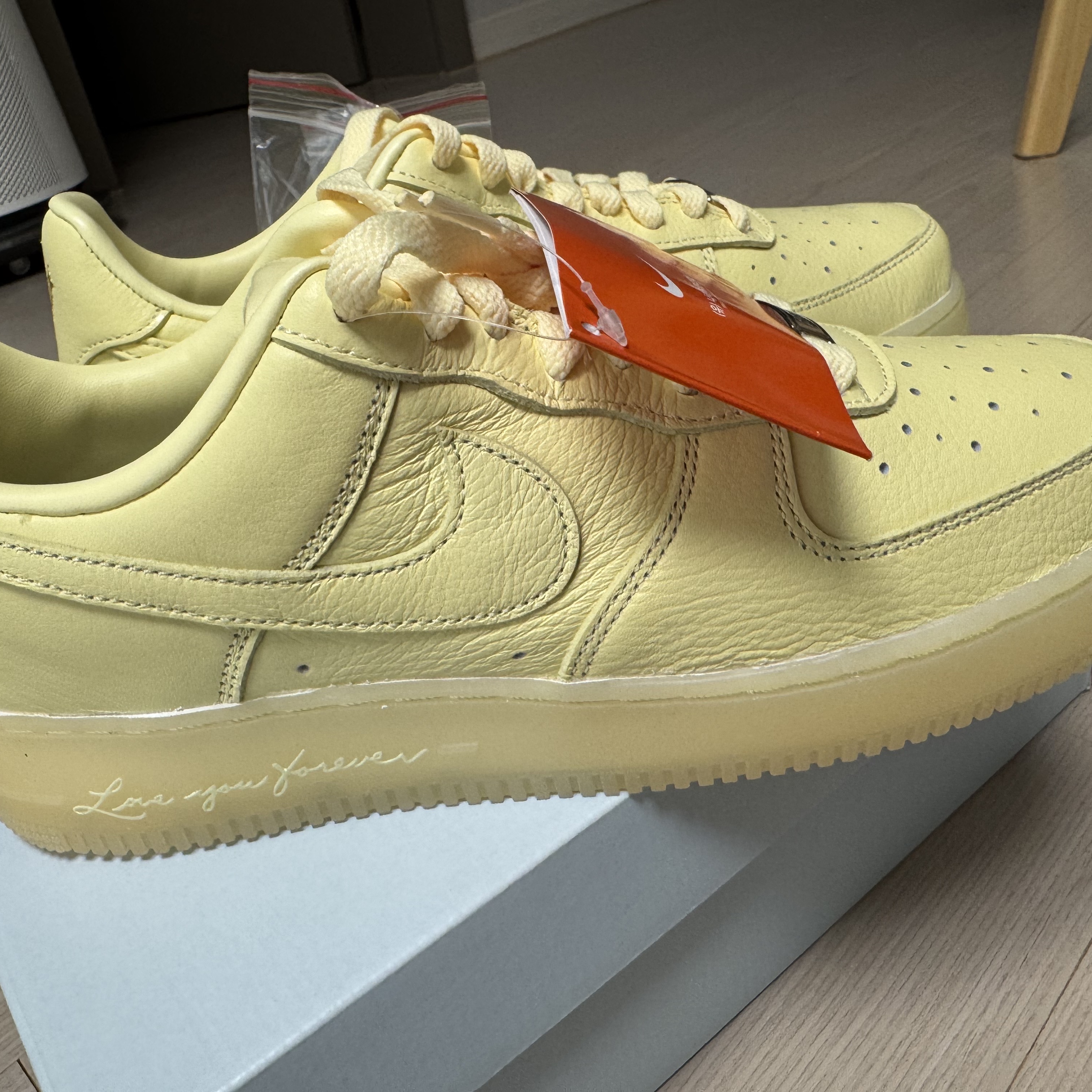 Nike x Drake Nocta Air Force 1 Low SP Certified Lover Boy Citron Tint Cobalt Tint 착용 스타일 - 4