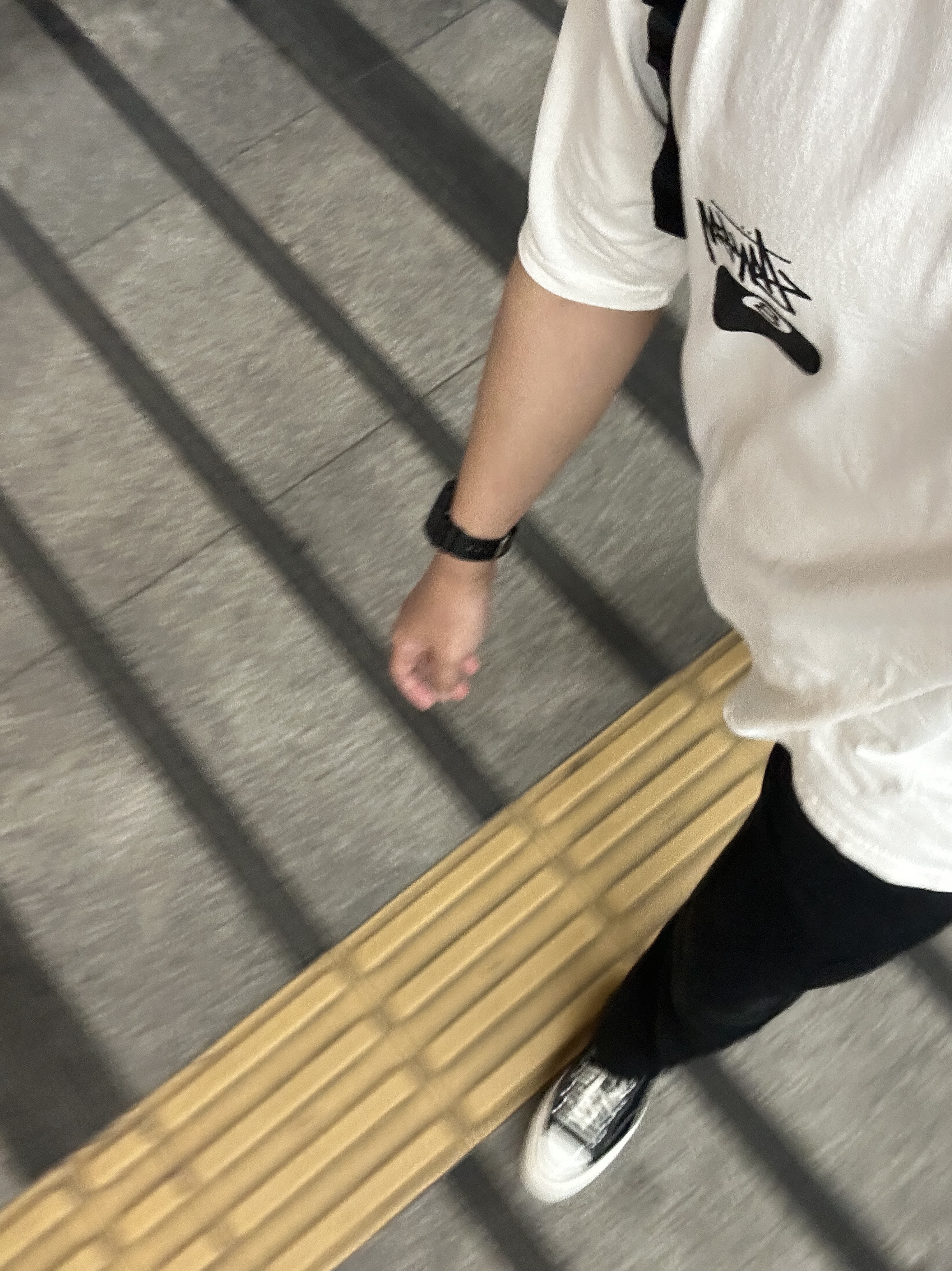 Stussy 8 Ball Pigment Dyed T-Shirt Natural, Converse Chuck 70 Ox Black - Standard 착용 스타일 - 1