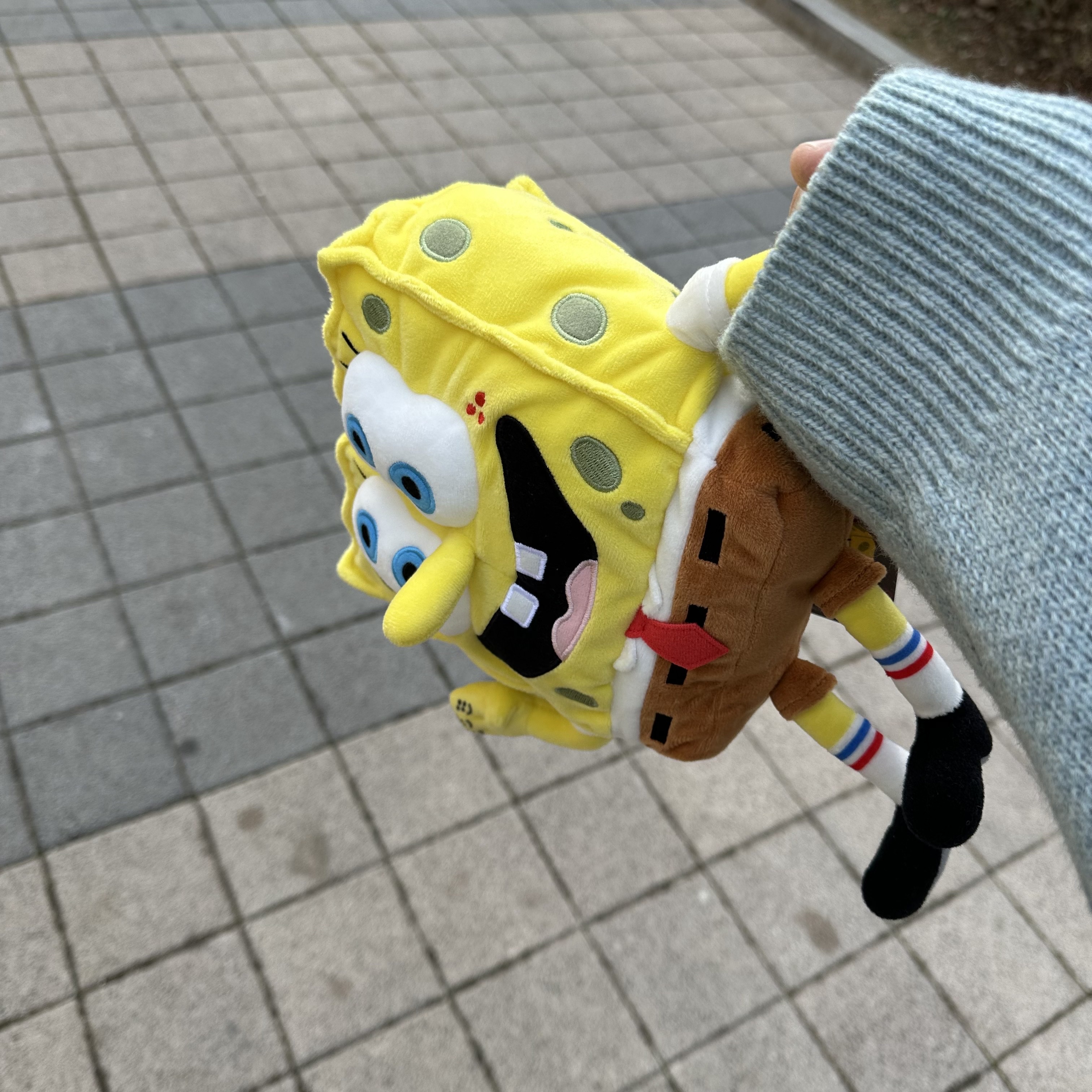 Uniqlo UT x CPFM x SpongeBob Plush Toy SpongeBob, IAB Studio Knit Steel Blue 착용 스타일