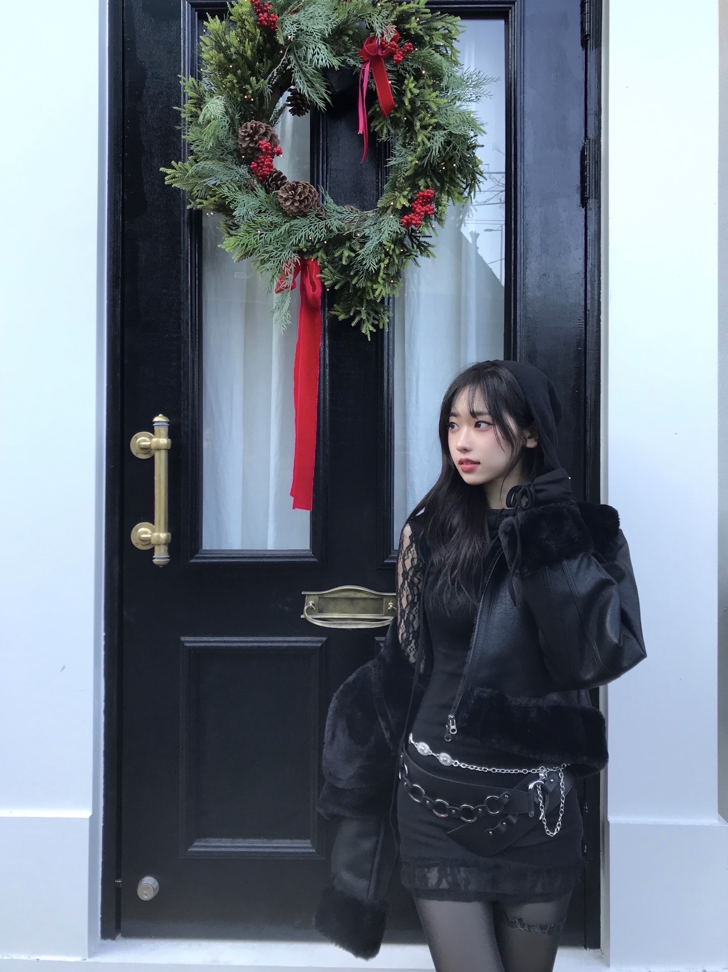 (W) Bohemian Seoul High Neck Short Mustang Black 착용 스타일 - 1