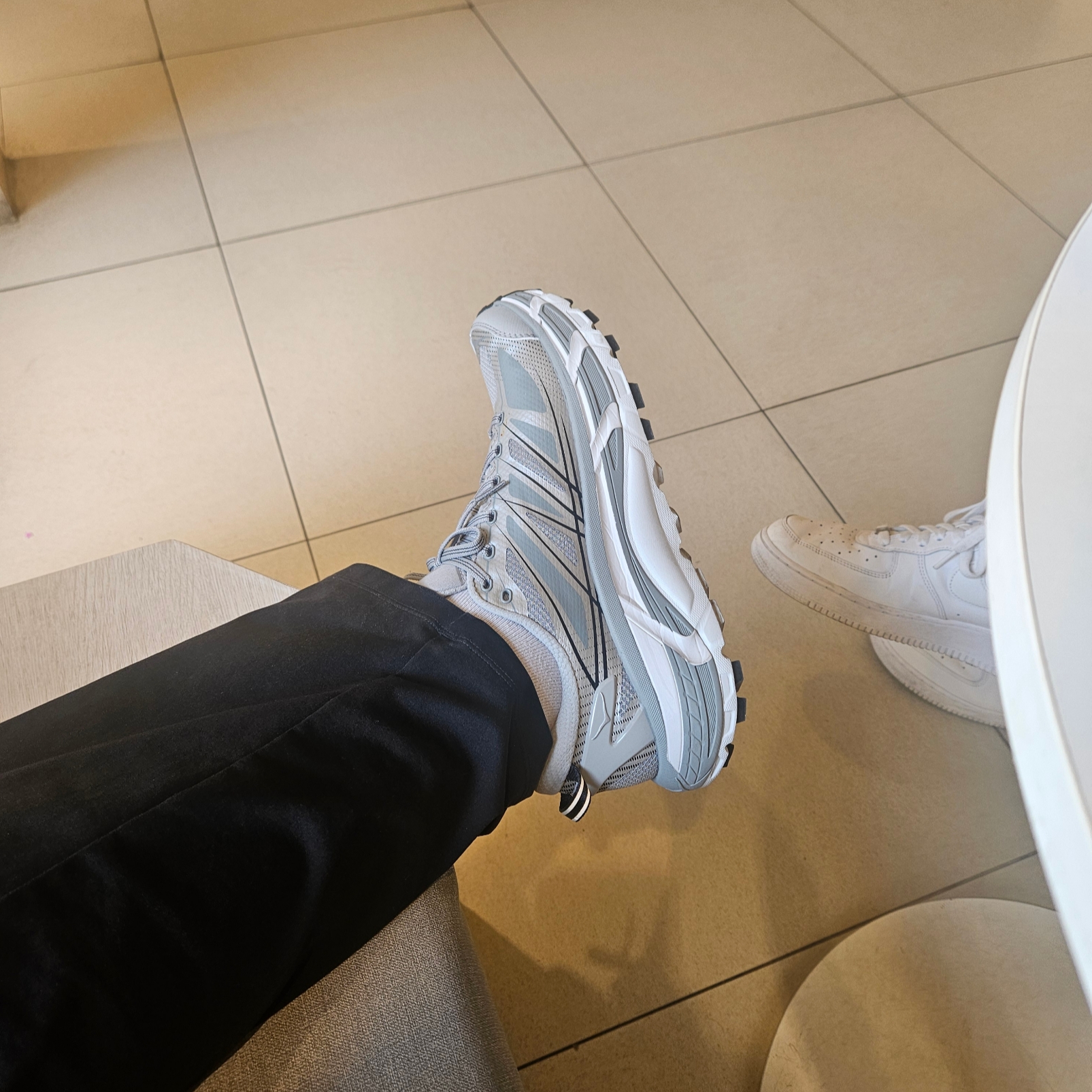 Hoka Mafate Speed 2 Stellar Grey Galactic Grey 착용 스타일