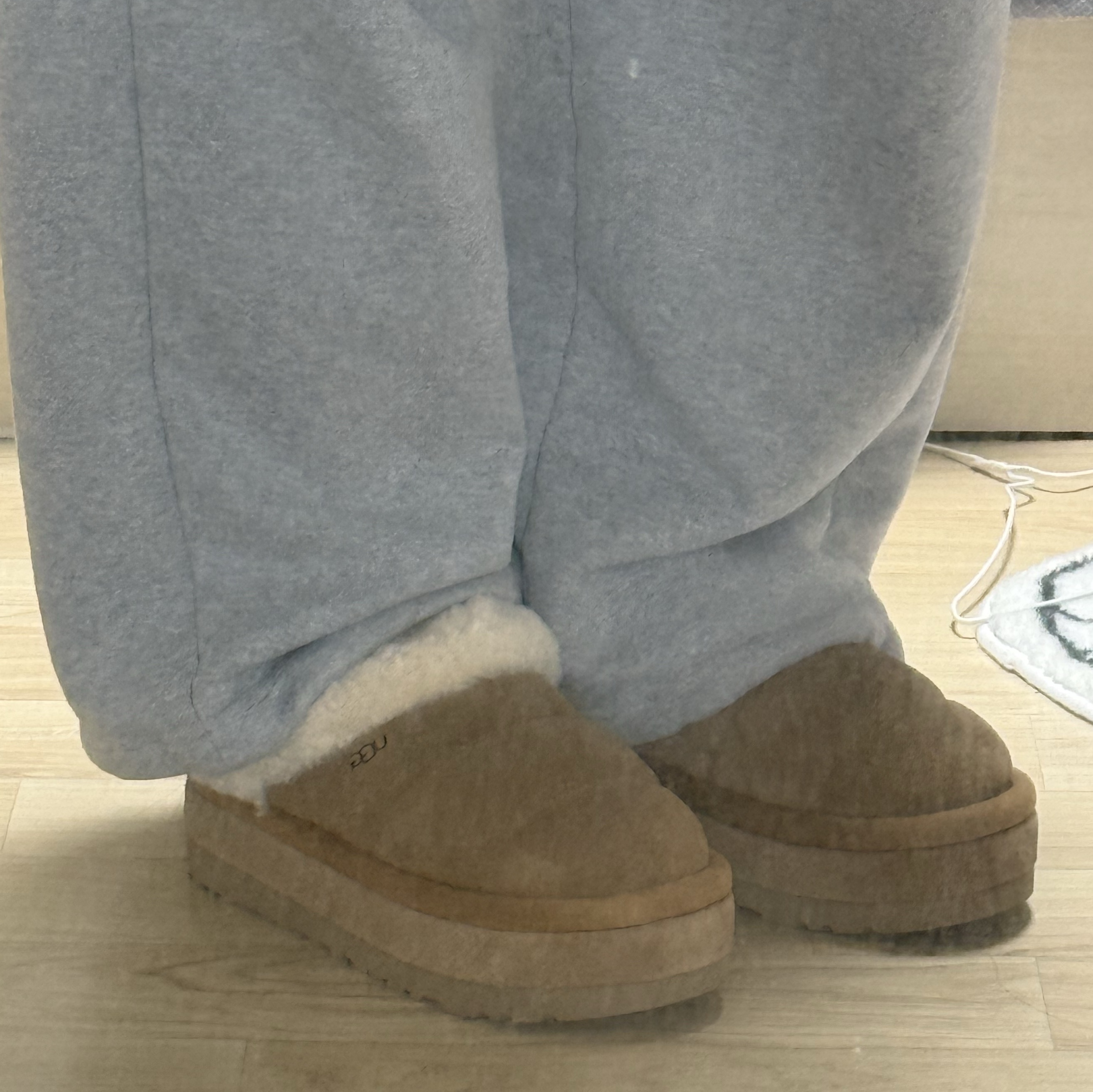 (W) UGG Tazzlita Chestnut 착용 스타일 - 2
