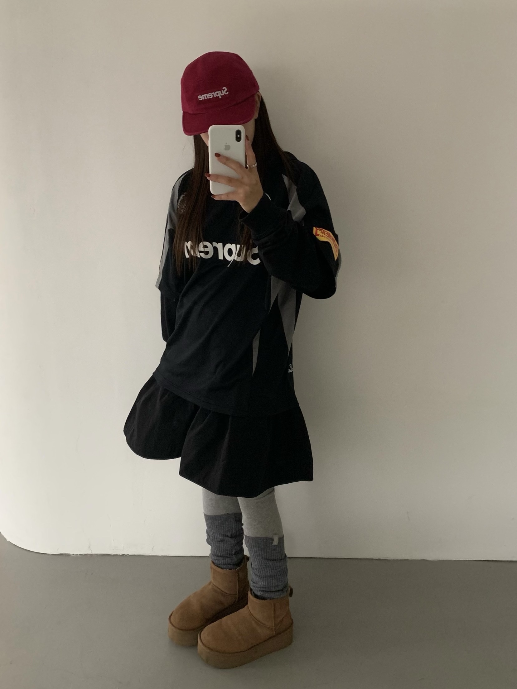 Supreme Hooded Soccer Jersey Black - 23FW, Supreme Washed Chino Twill Camp Cap Cranberry - 24FW 착용 스타일 - 1