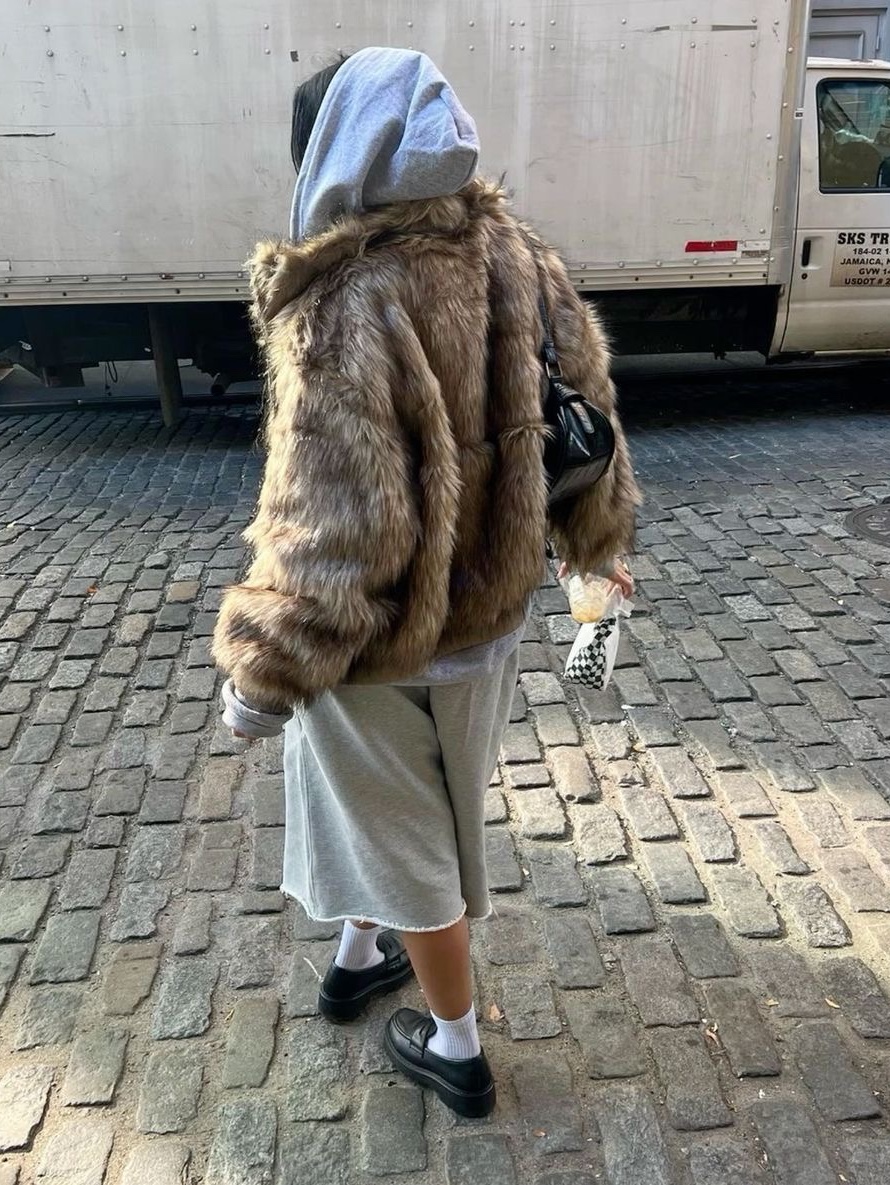 Haveless Mila Faux Fur Jacket Camel, Supreme x MM6 Maison Margiela Patchwork Faux Fur Coat Brown - 24SS 착용 스타일 - 4