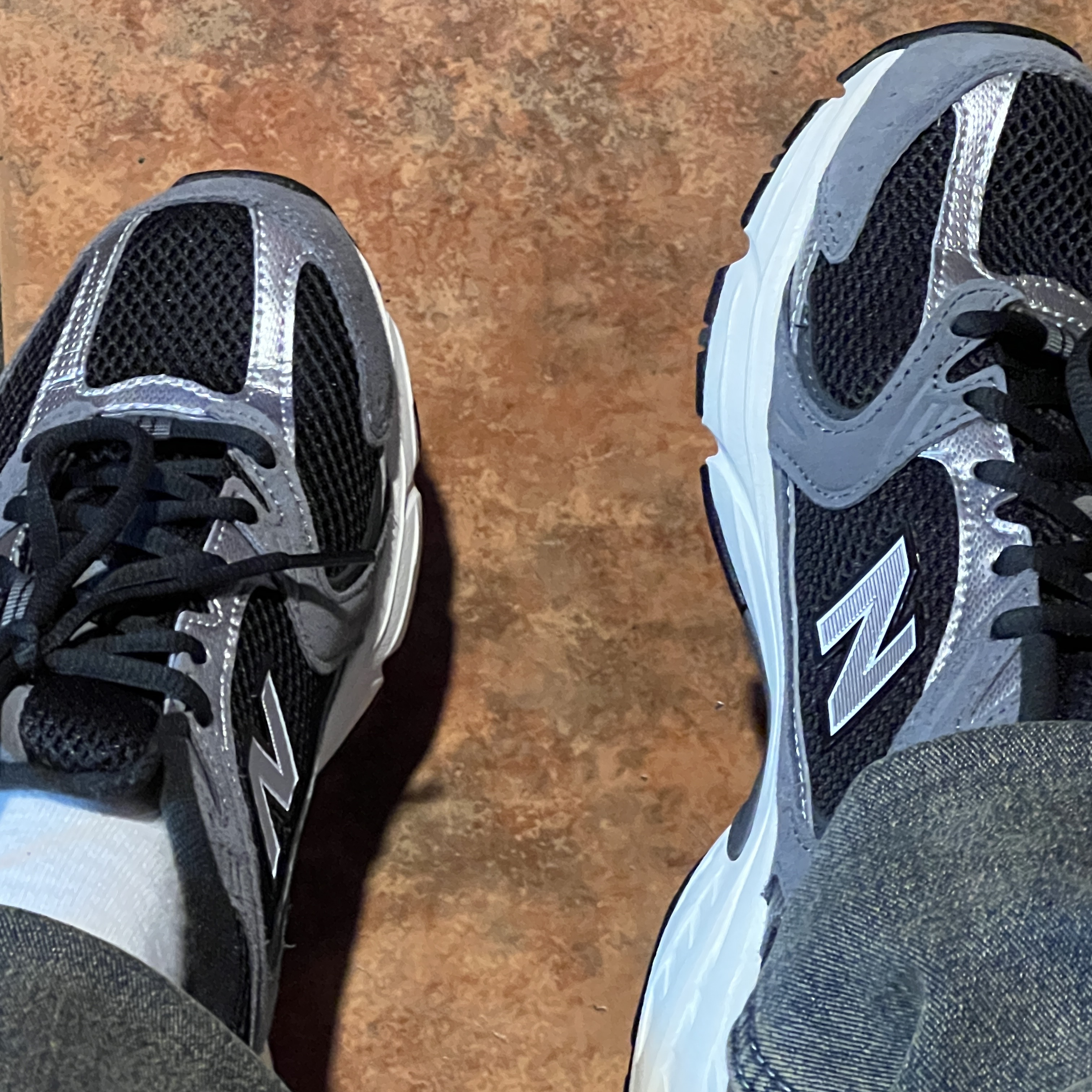 New Balance 530 Black 착용 스타일 - 2