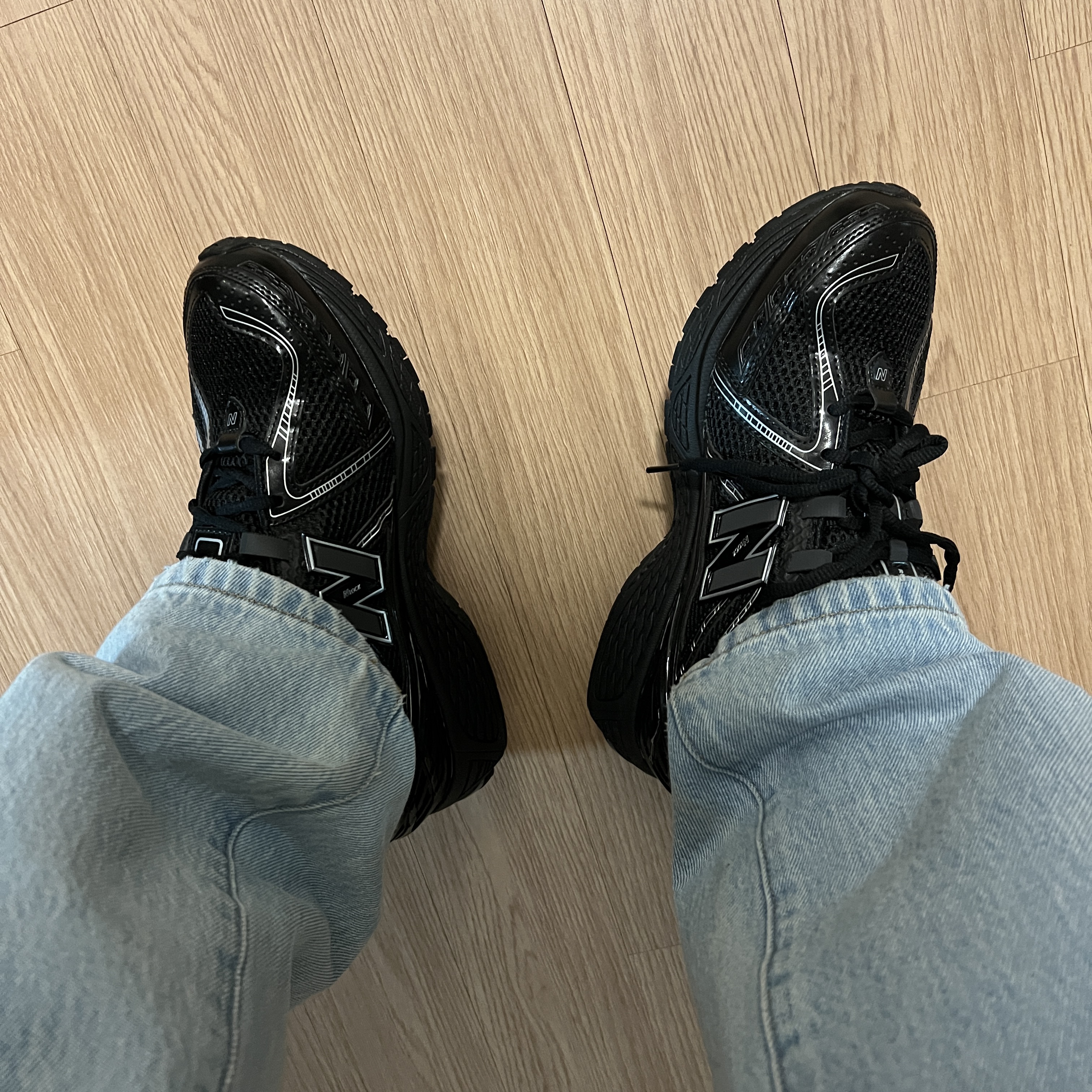 New Balance 1906R Black Silver Metallic 착용 스타일