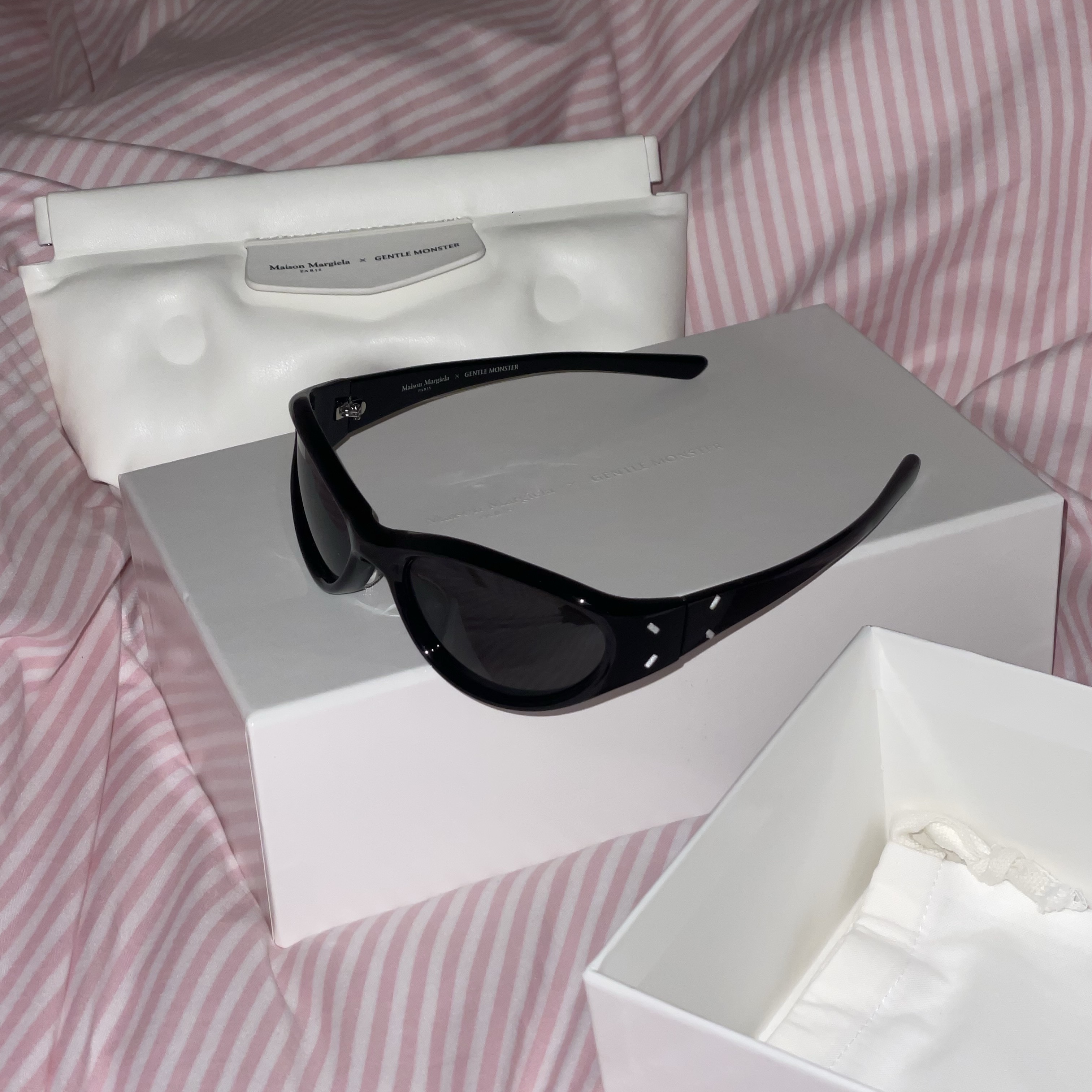 Gentle Monster x Maison Margiela MM105 Black Black 착용 스타일