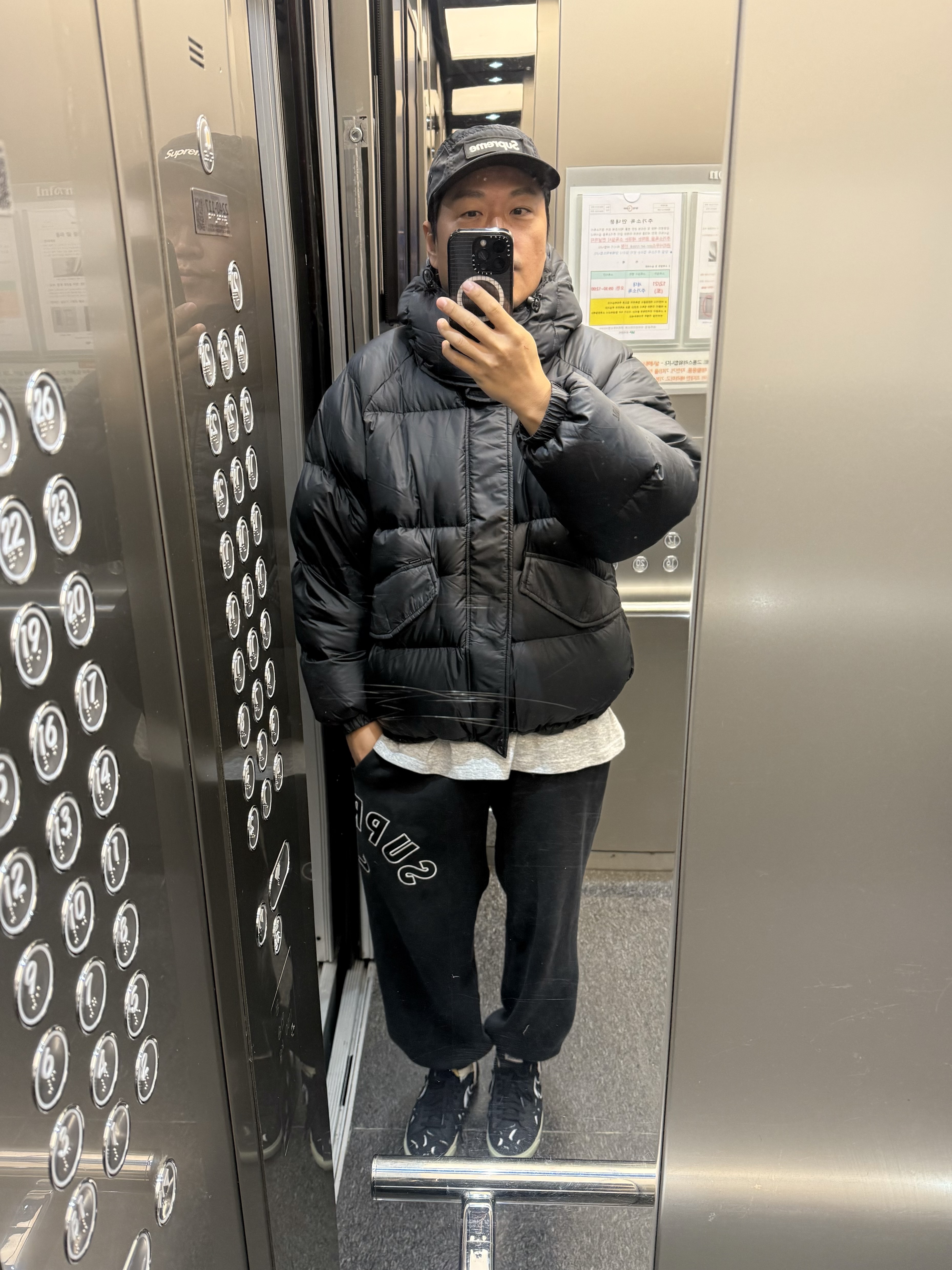 Supreme 700-Fill Down Lightweight Puffer Jacket Black - 24FW 착용 스타일 - 1