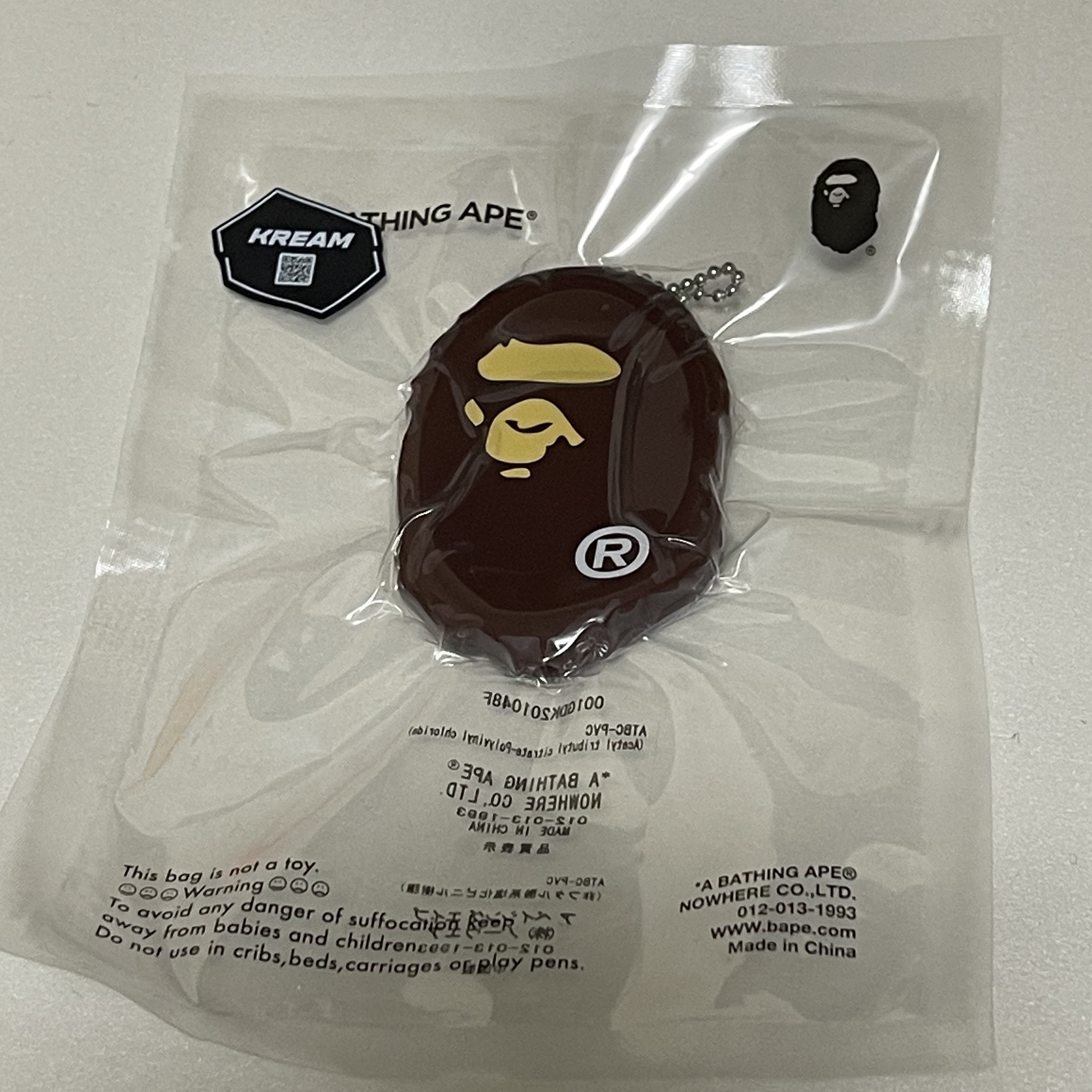 BAPE Ape Head Coin Case M Brown 착용 스타일