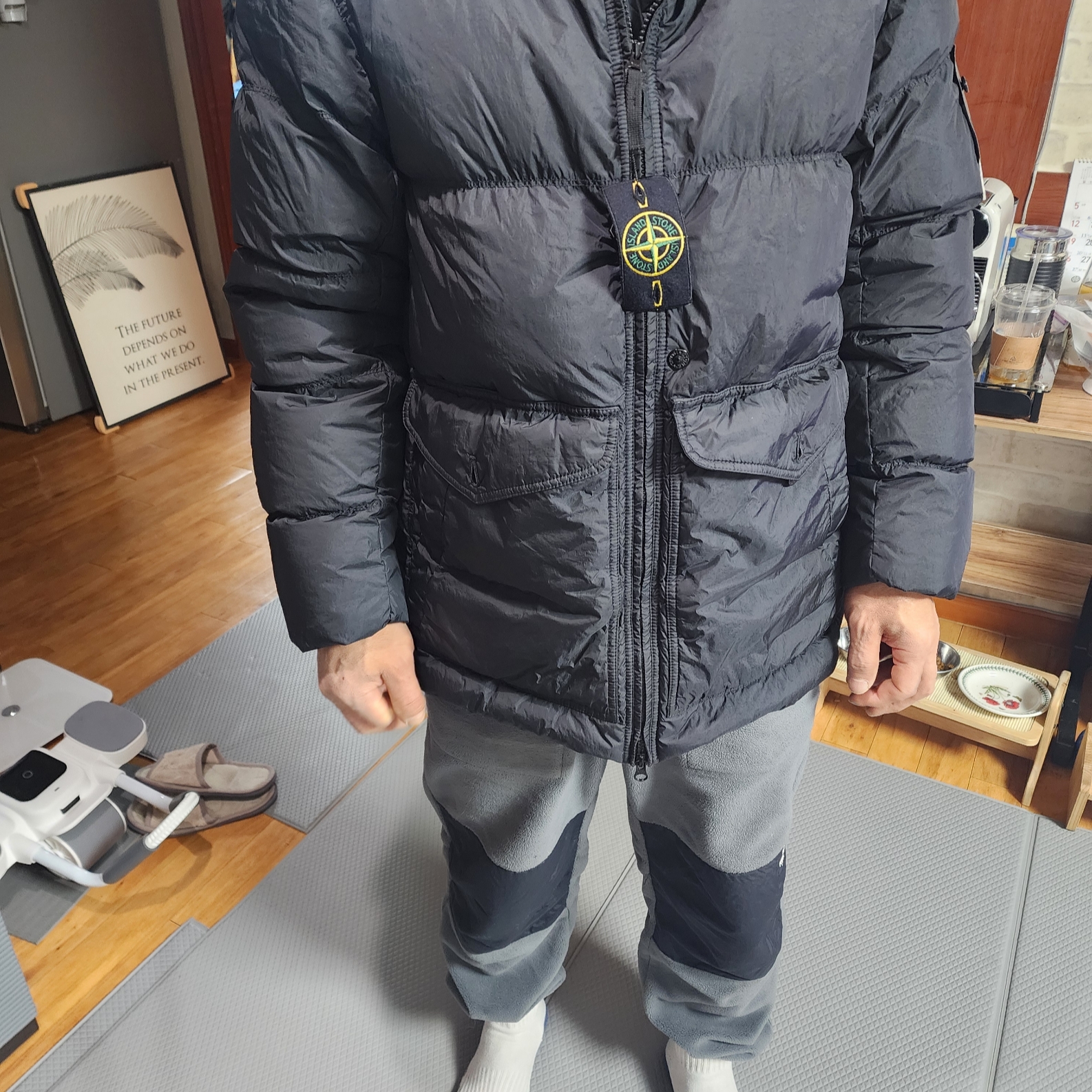 Stone Island 40723 Crinkle Reps Hooded Down Jacket Black - 24FW 착용 스타일
