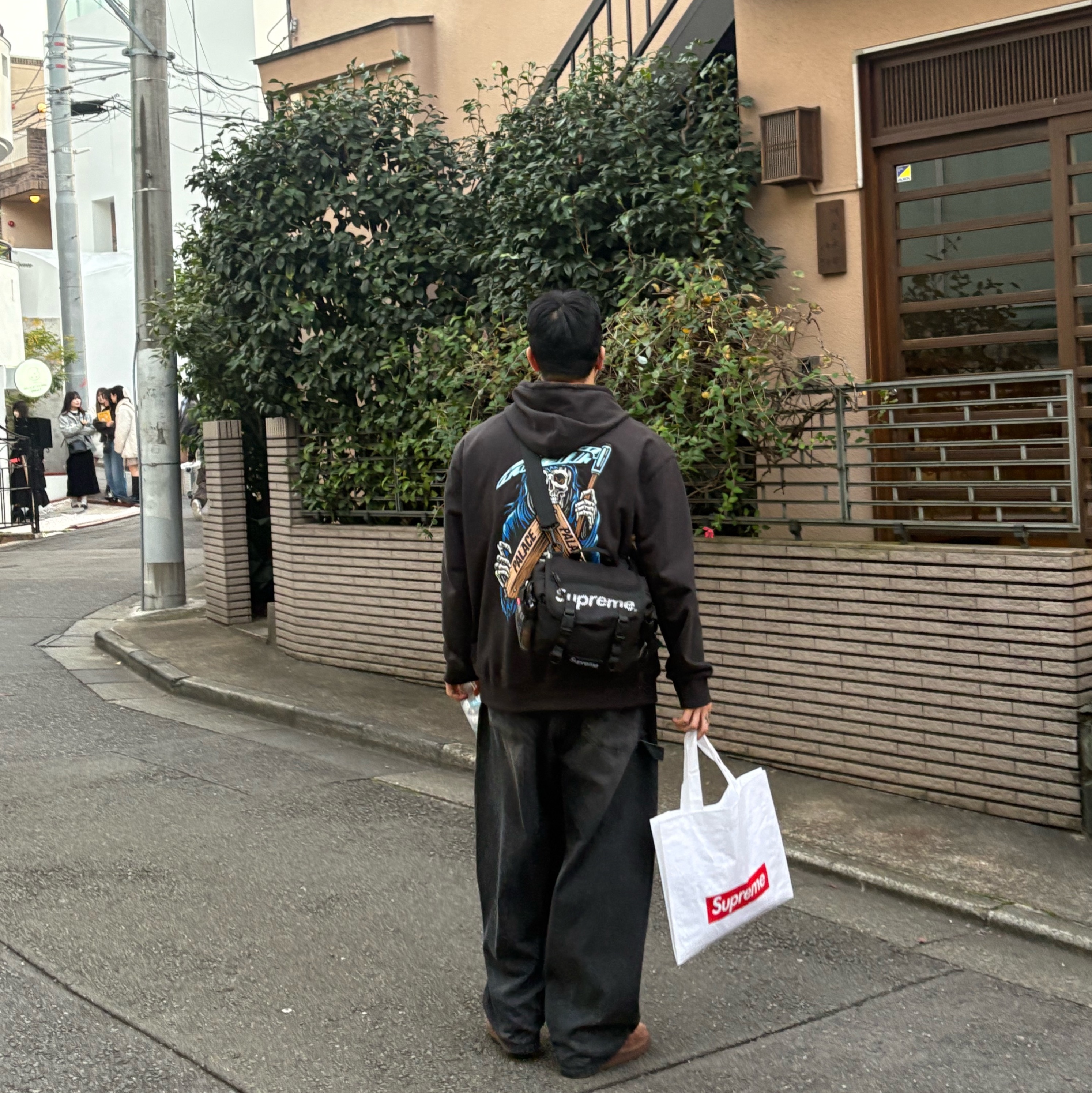 Palace Reaper Hood Black - 23FW, Supreme Mesh Waist Bag Black - 20SS 착용 스타일 - 1