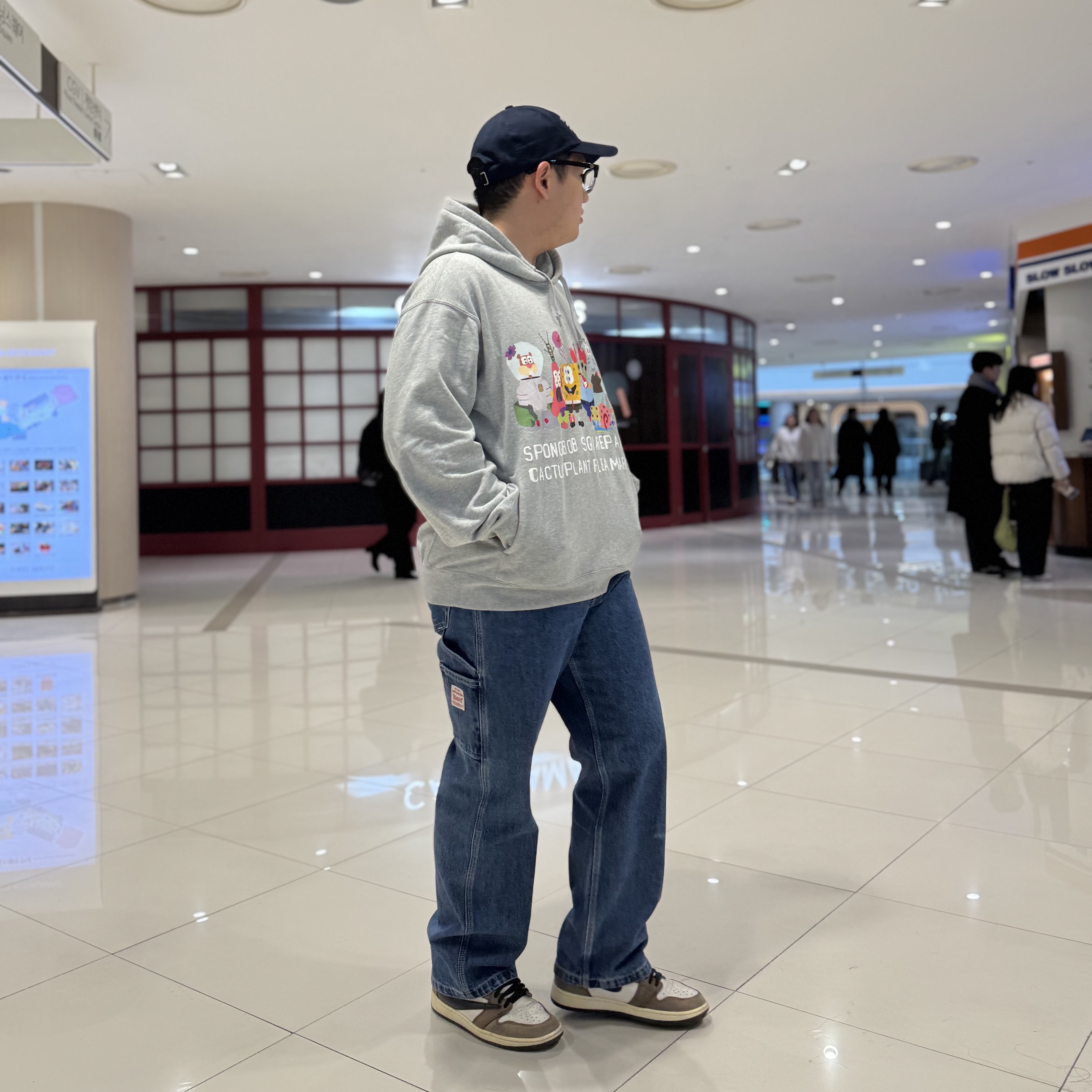 Jordan 1 x Travis Scott Retro High OG SP Mocha, Uniqlo UT x CPFM x SpongeBob Sweat Pull Parka A Gray - KR 착용 스타일