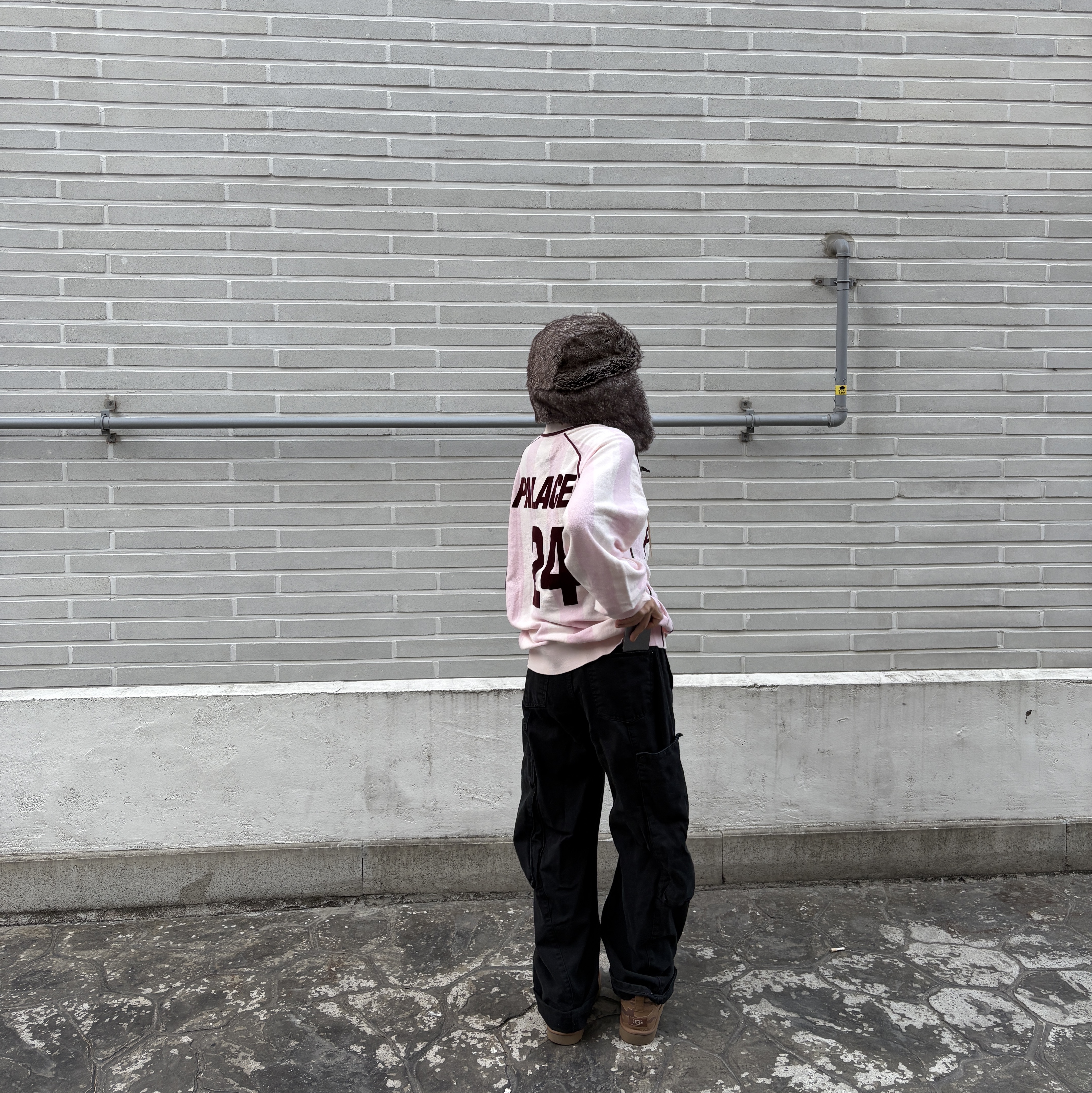 Palace Sportiva Knit Pink - 24FW, UGG x Palace Ultra Mini Boot Chestnut Camo 착용 스타일 - 2
