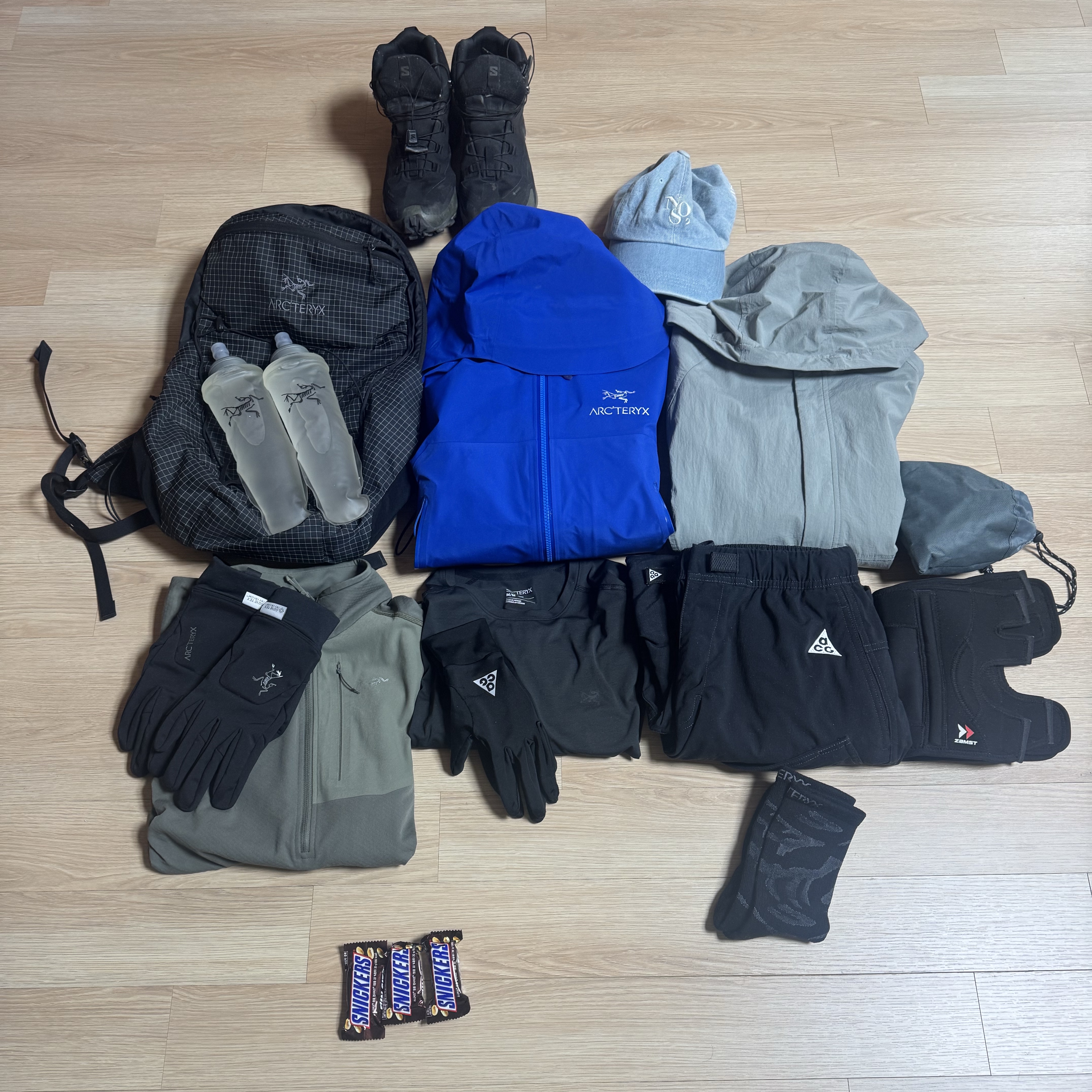 NOS7 Signature Symbol Side Point Ballcap Denim, Nike ACG Smith Summit Cargo Pants Black Anthracite - Asia 착용 스타일 - 2