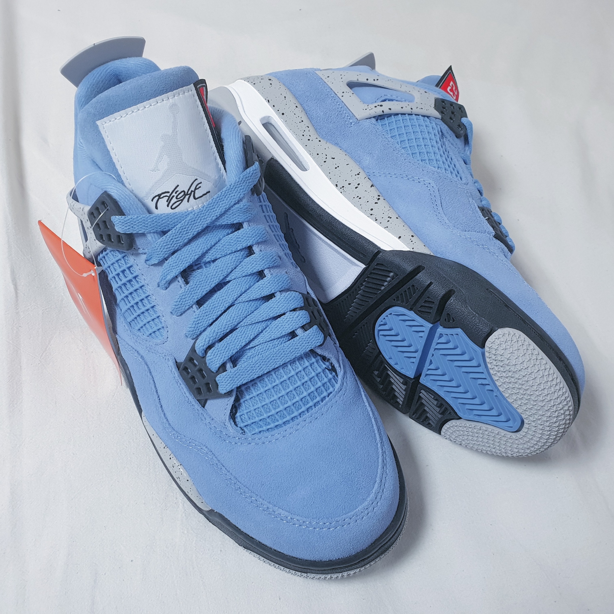 Jordan 4 Retro University Blue 착용 스타일