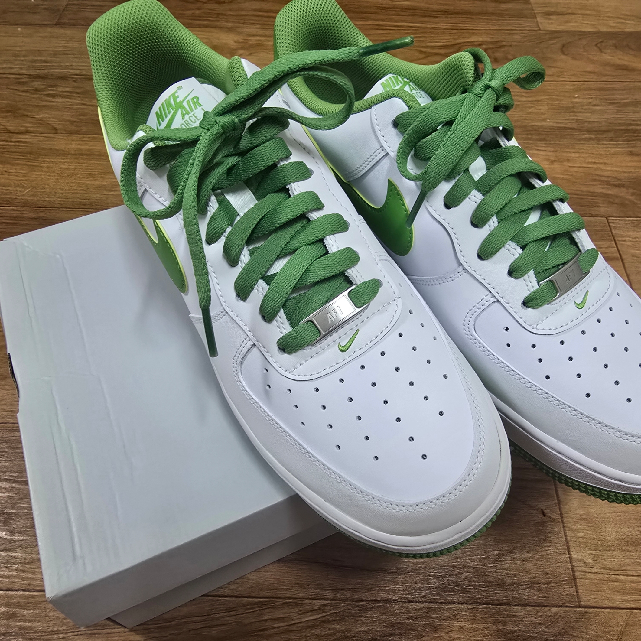 Nike Air Force 1 Low '07 White Chlorophyll 착용 스타일 - 1
