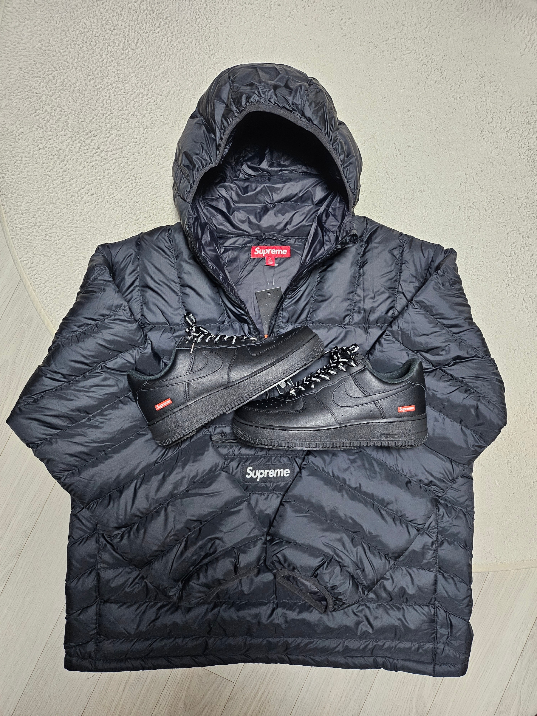 Supreme Micro Down Half Zip Hooded Pullover Black - 24FW, Nike x Supreme Air Force 1 Low Black 착용 스타일