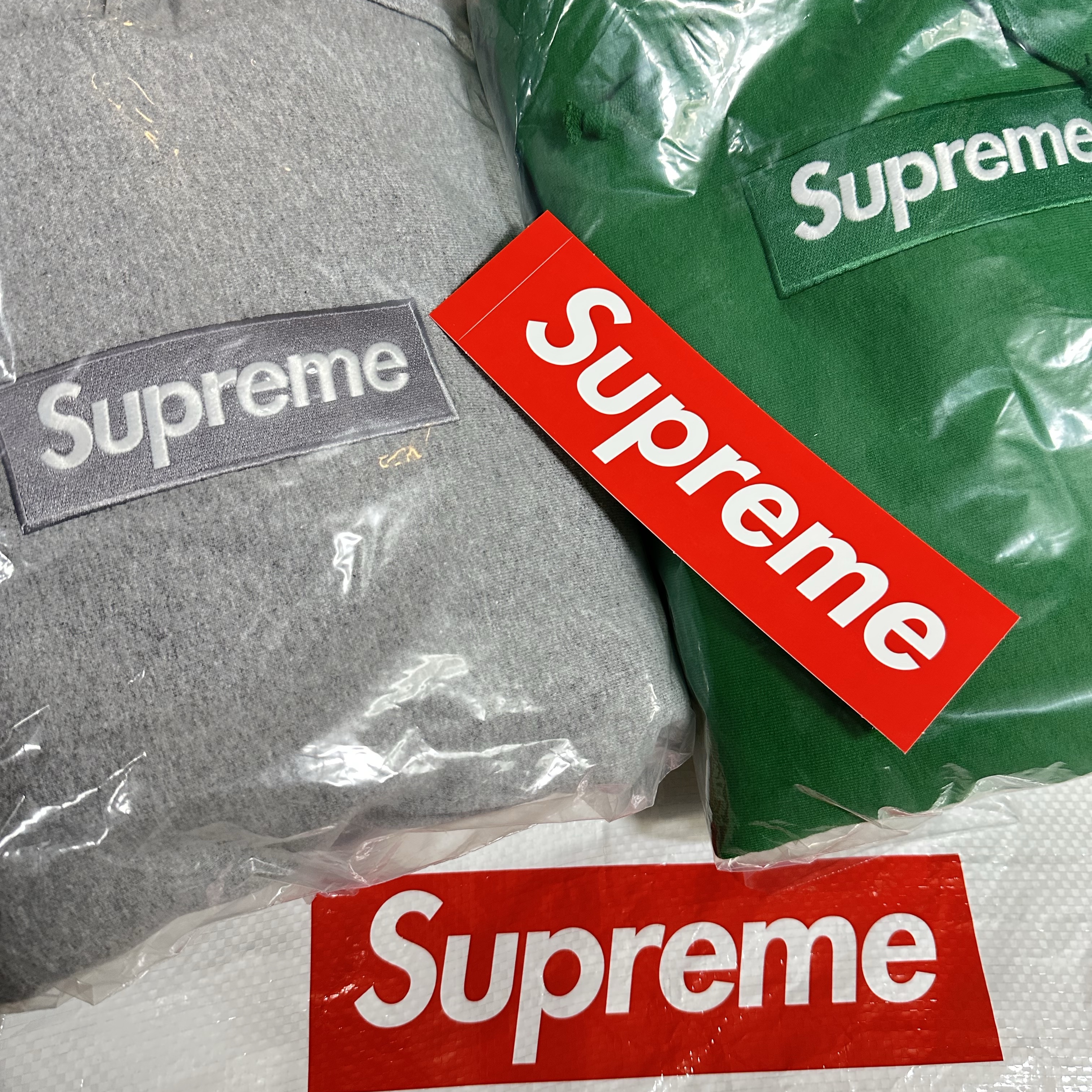 Supreme Box Logo Hooded Sweatshirt Heather Grey - 24FW, Supreme Box Logo Hooded Sweatshirt Green - 24FW 착용 스타일
