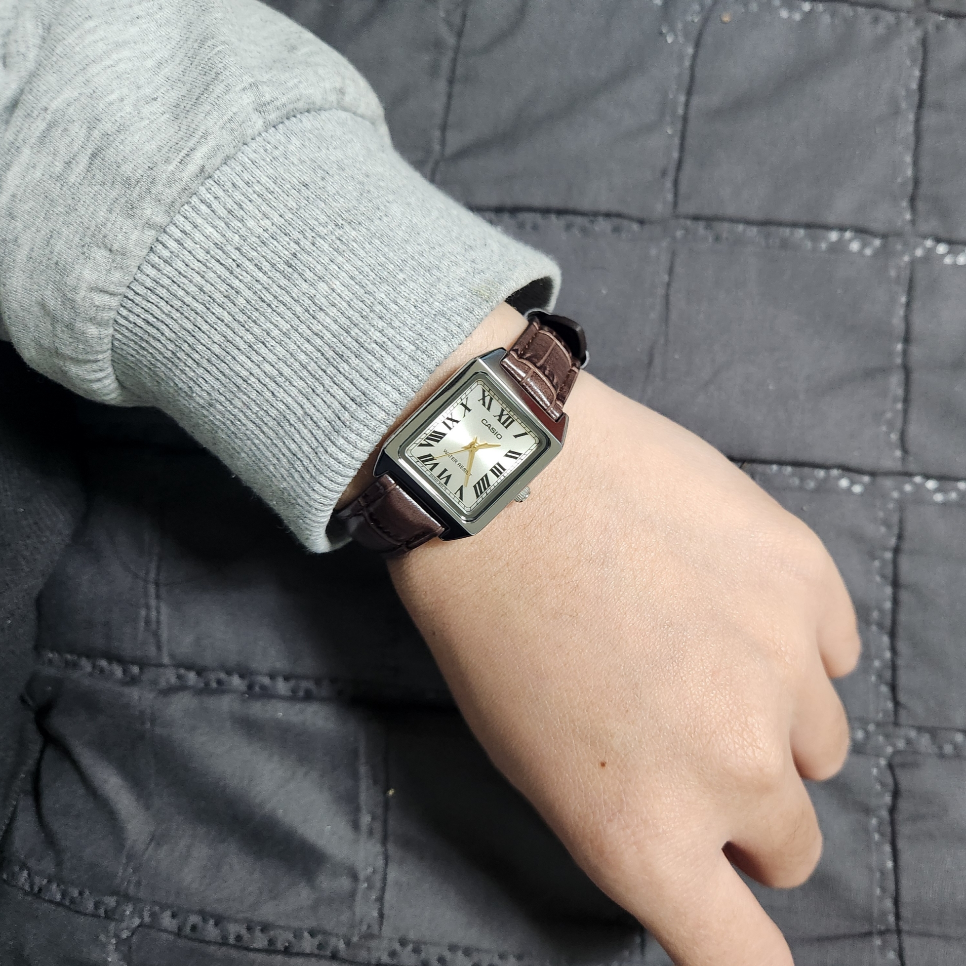 Casio LTP-V007L-9B 착용 스타일 - 2