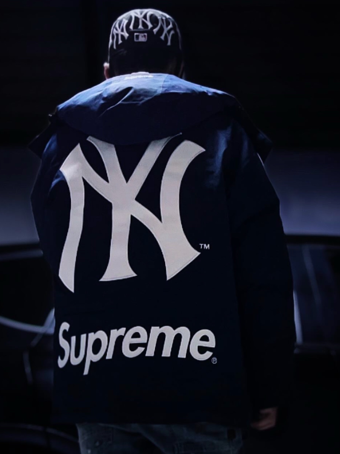 Supreme x New York Yankees Gore-Tex 700-Fill Down Jacket Navy - 21FW 착용 스타일