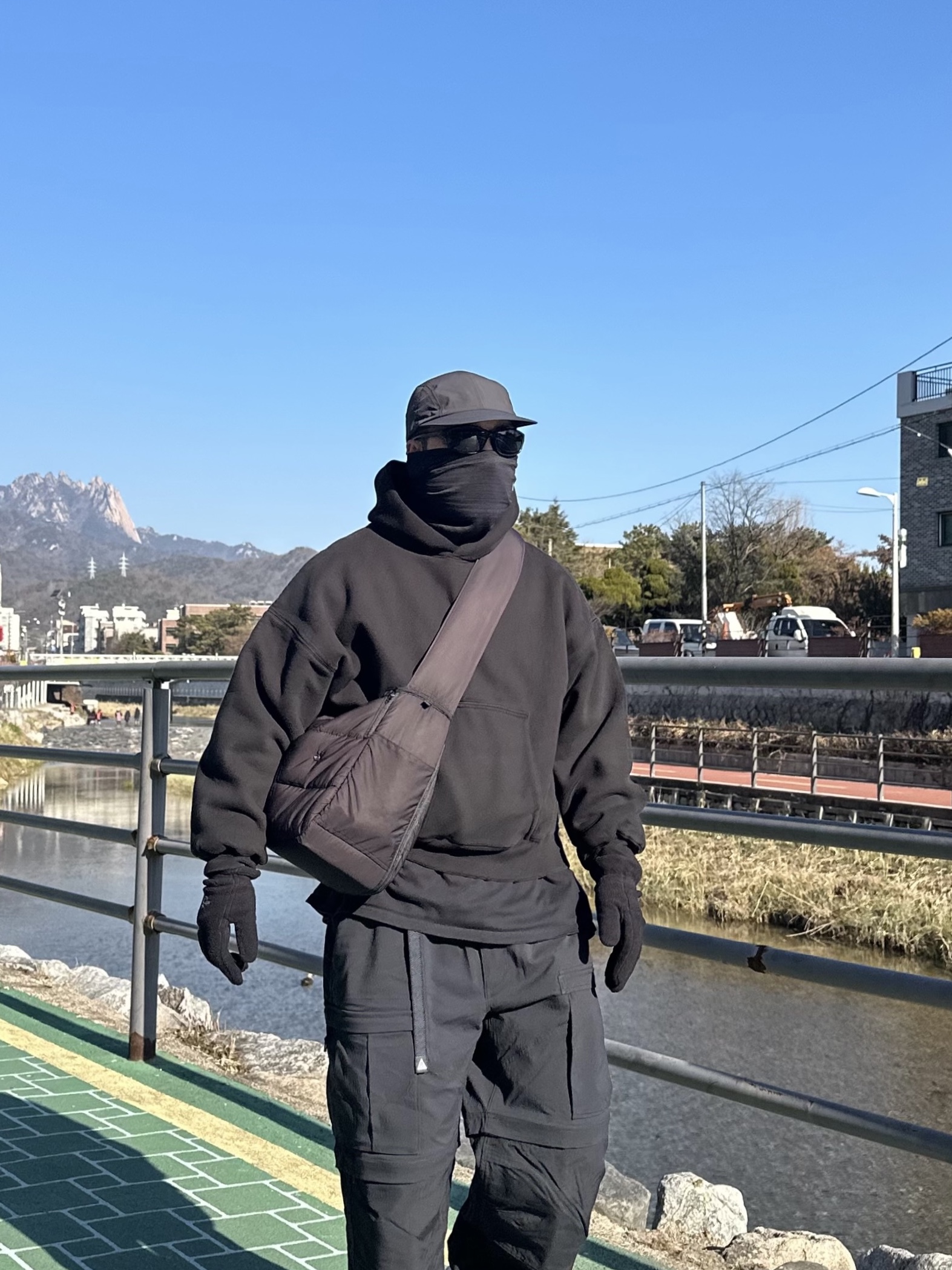 Asics Unlimited Gel-Kayano 14 Carrier Grey Black, Nike ACG Smith Summit Cargo Pants Black Anthracite - Asia 착용 스타일 - 2