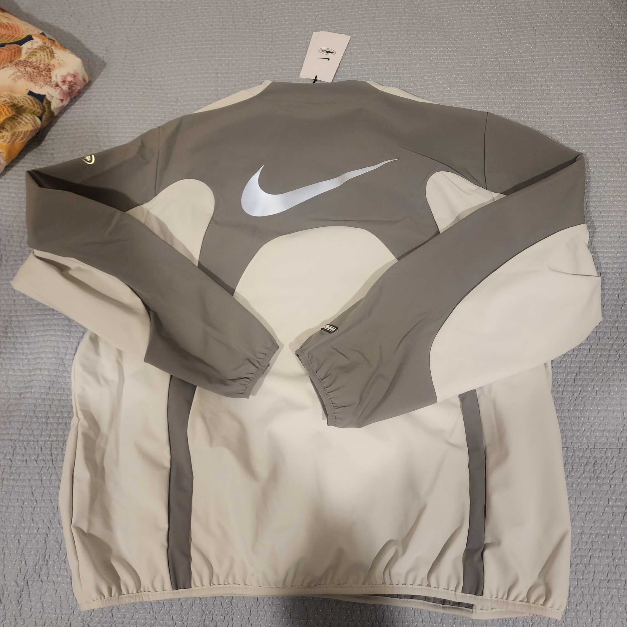 Corteiz x Nike NRG Midlayer Flat Pewter 착용 스타일 - 5