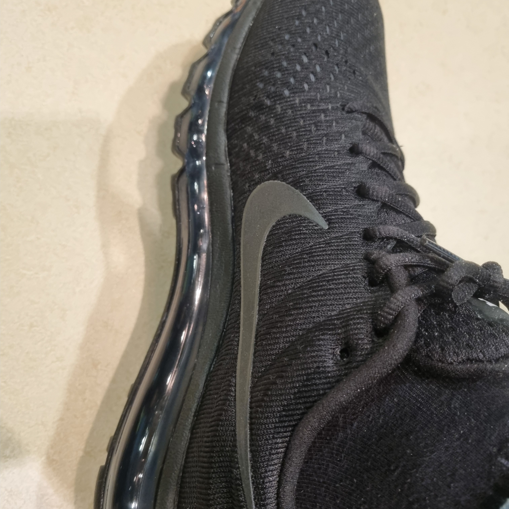 Nike Air Max 2017 Triple Black 착용 스타일 - 1