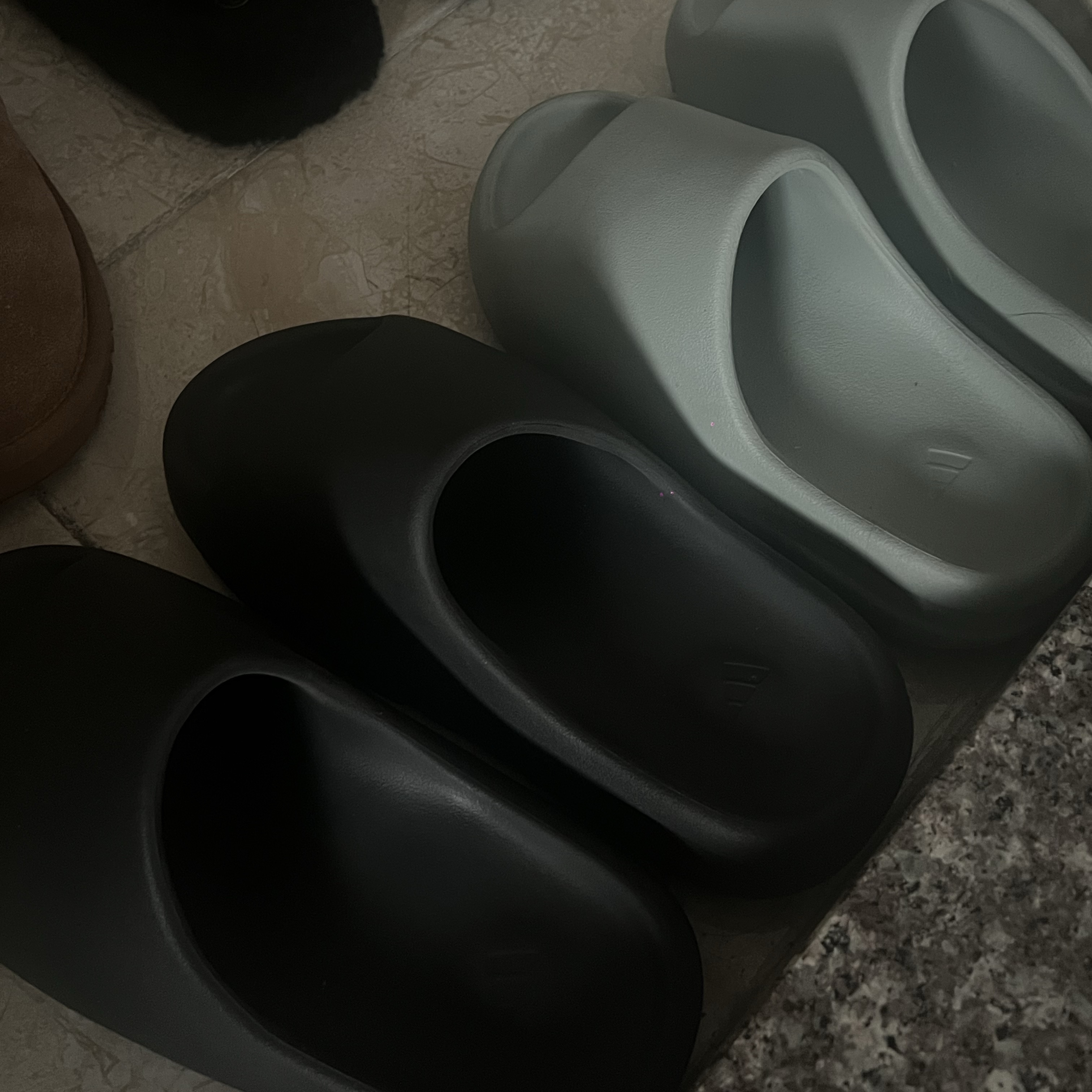 Adidas Yeezy Slide Onyx, Adidas Yeezy Slide Salt 착용 스타일