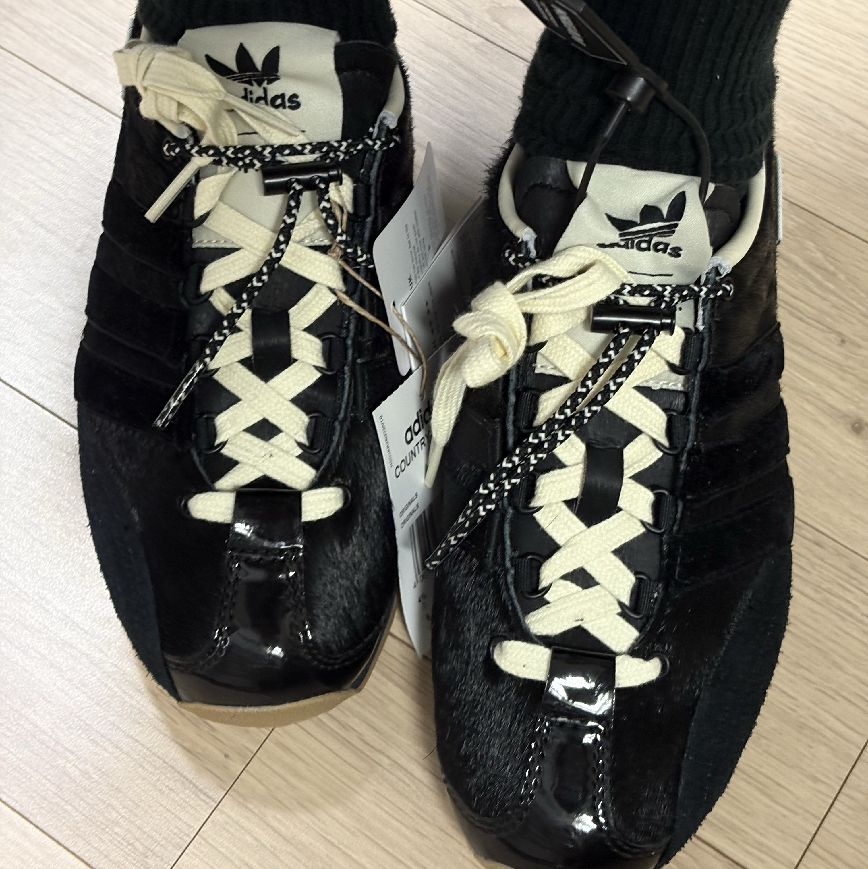 Adidas x Song for the Mute Country OG Core Black Cream White 착용 스타일 - 3