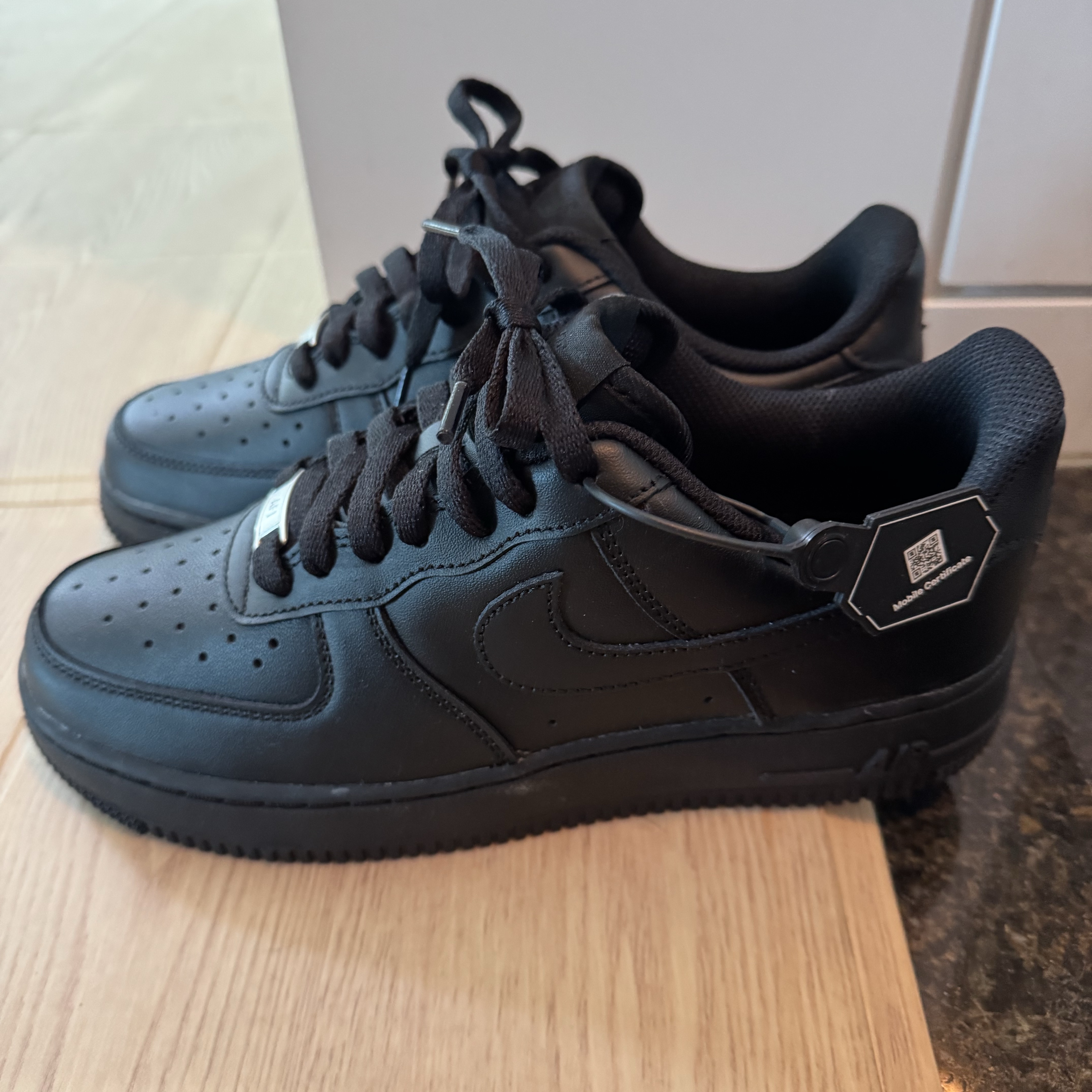 (W) Nike Air Force 1 '07 Low Triple Black 착용 스타일