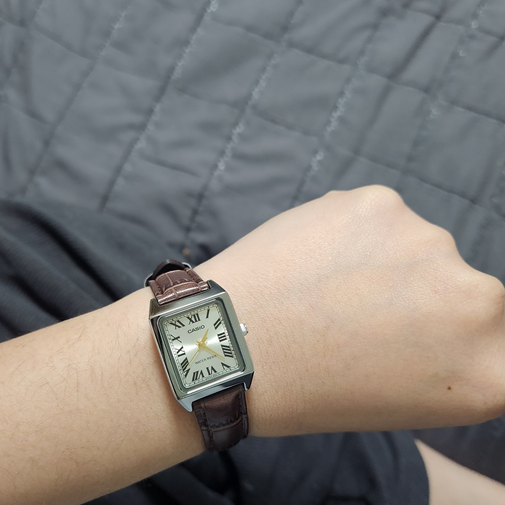 Casio LTP-V007L-9B 착용 스타일 - 1