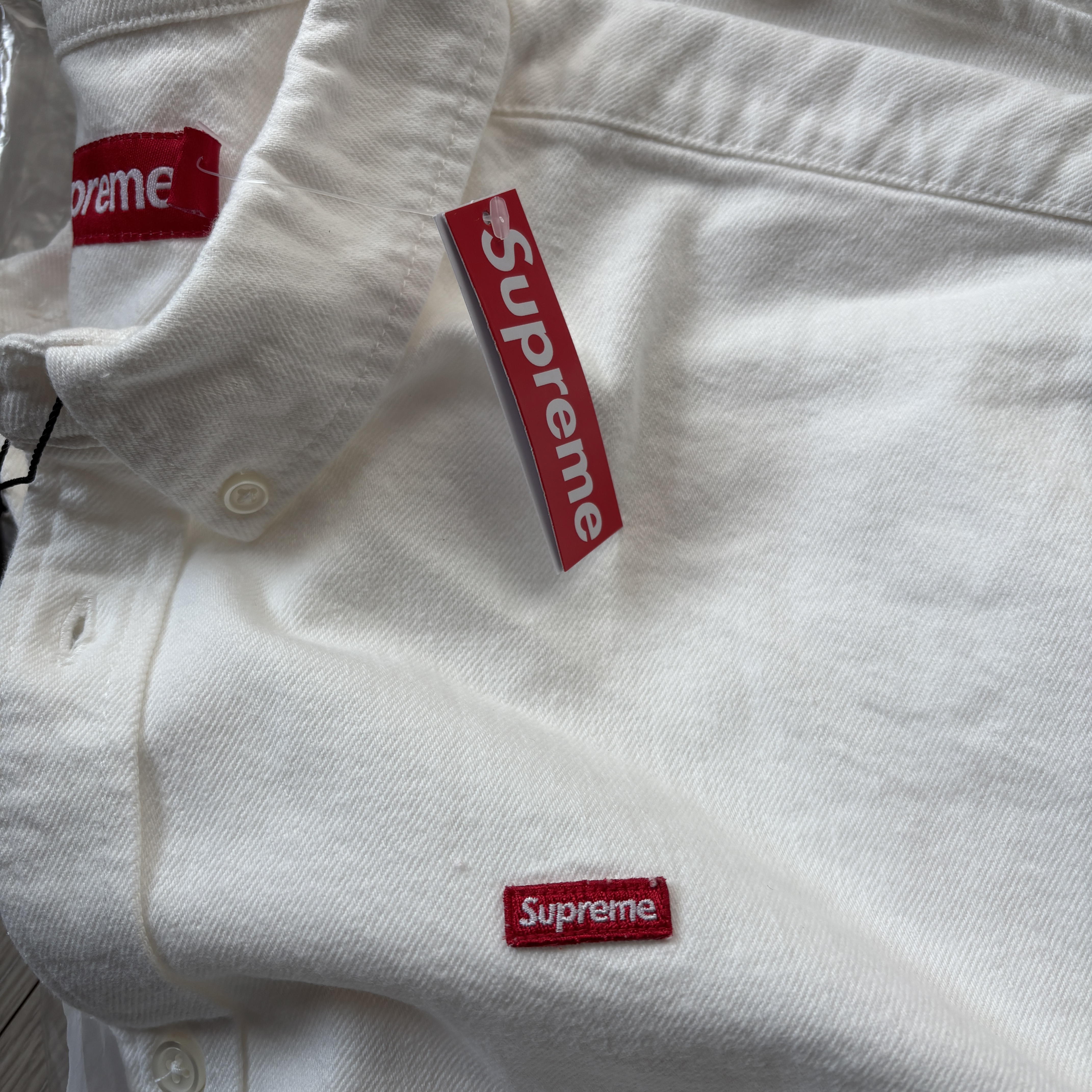 Supreme Small Box Shirt White Denim - 24FW 착용 스타일