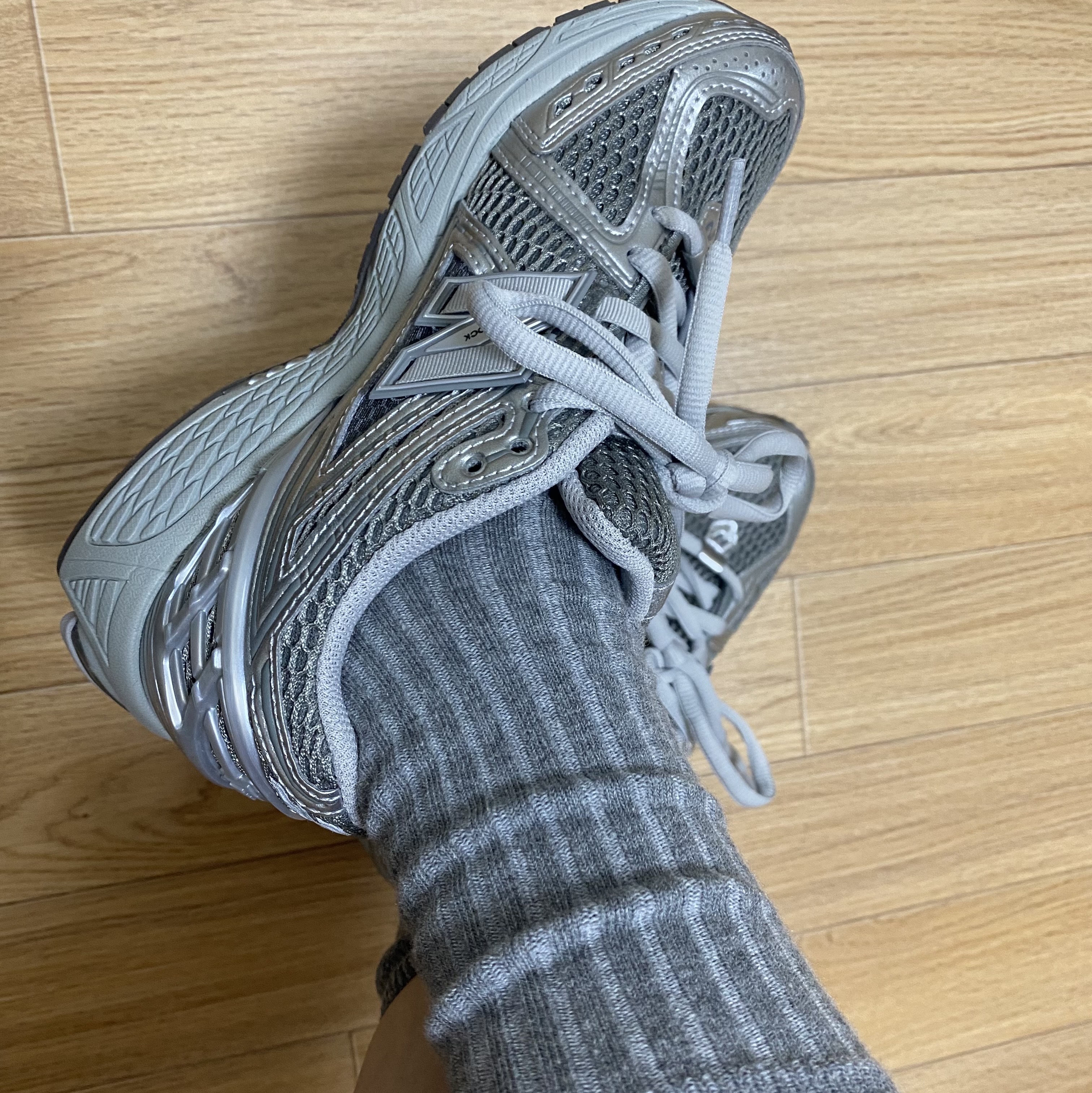 New Balance 1906R Harbor Grey Silver Metalic 착용 스타일