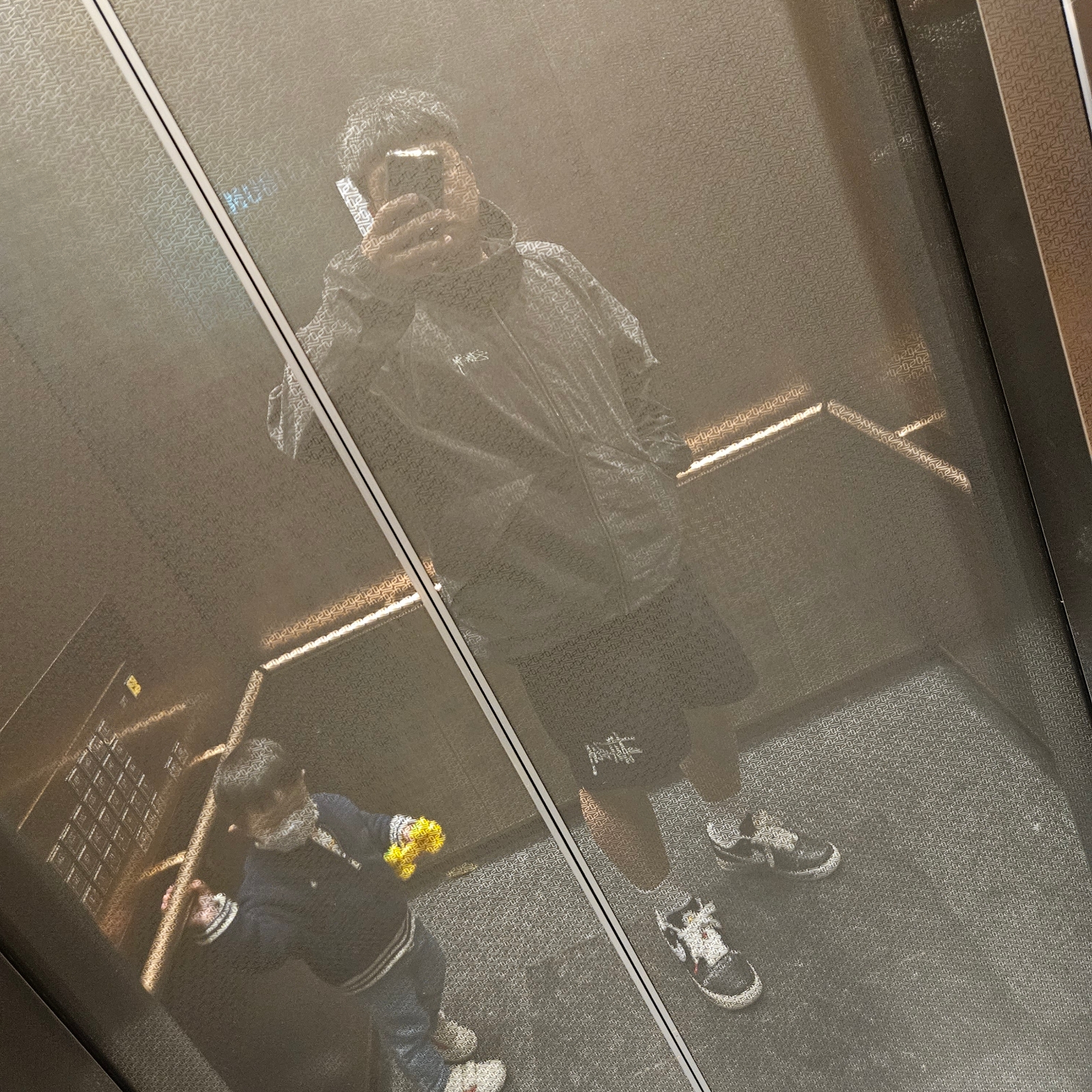 Stussy Wave Dye Beach Shell Jacket Black, Nike x Peaceminusone Air Force 1 Low Para-Noise 착용 스타일