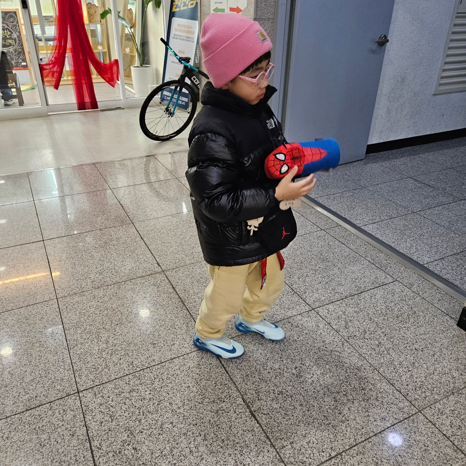 Maison Mihara Yasuhiro Baker OG Sole OD Canvas Low-top Sneakers Black, (Kids) Essentials Logo Print Sweatpants Garden Glove - Mr. Porter Exclusive 착용 스타일 - 3