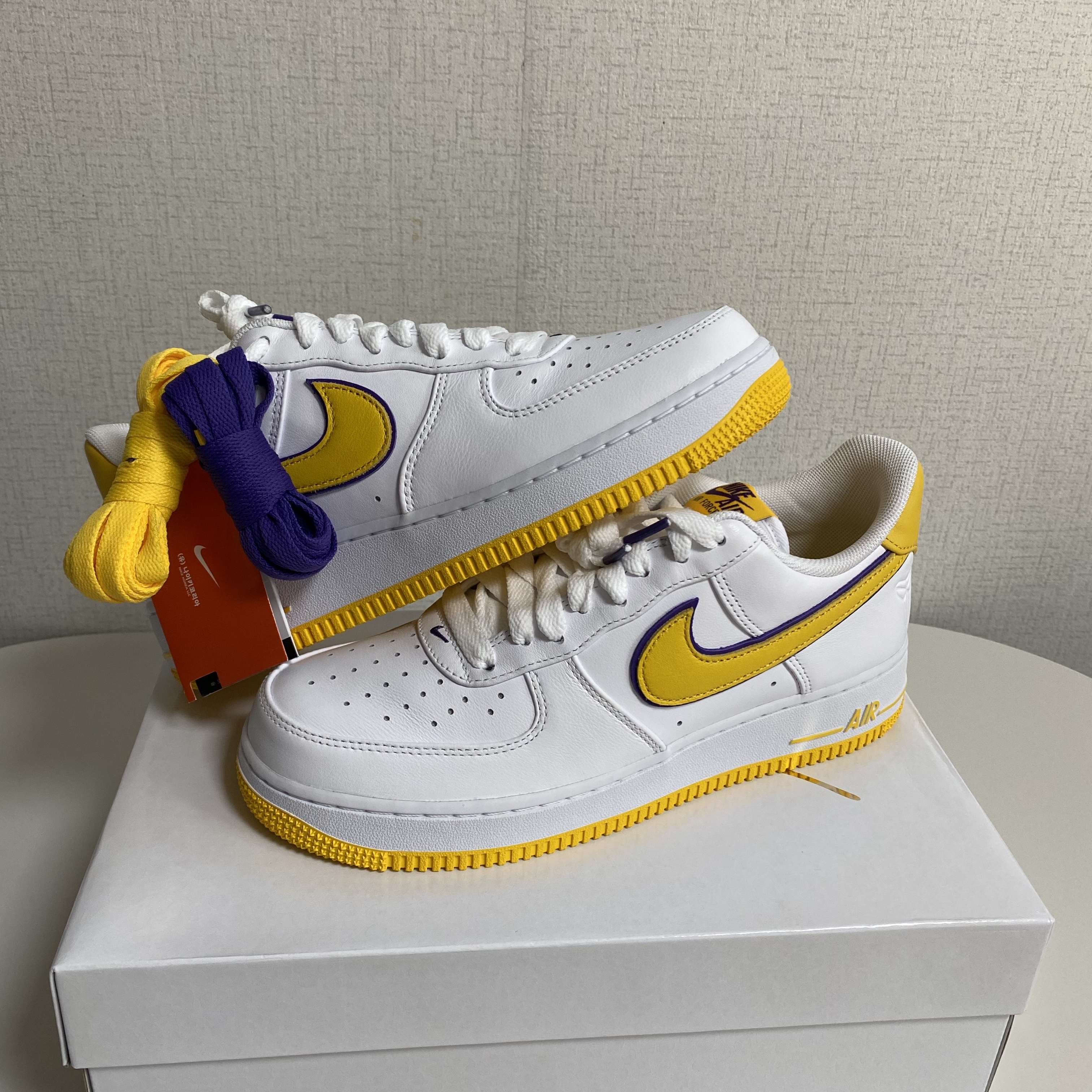 Nike x Kobe Bryant Air Force 1 Low Retro QS Varsity Maize and Varsity Purple 착용 스타일