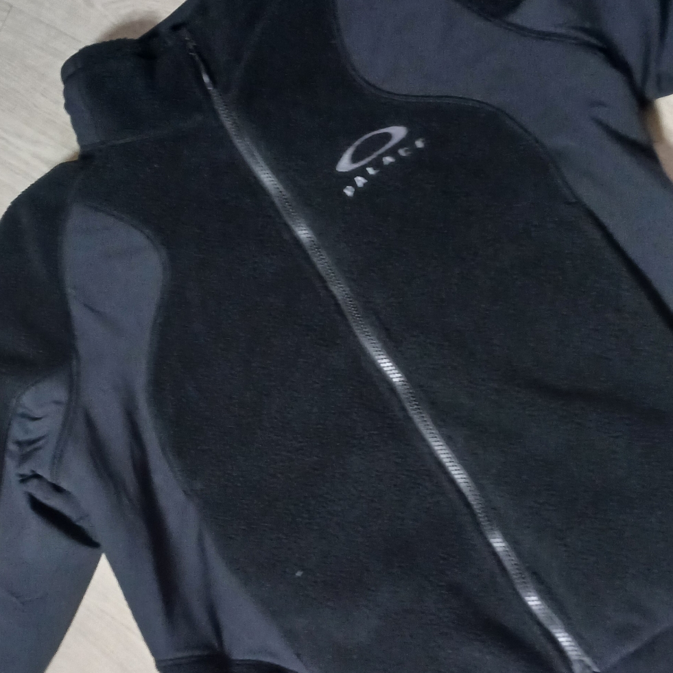 Palace x Oakley Fleece Black - 24FW 착용 스타일