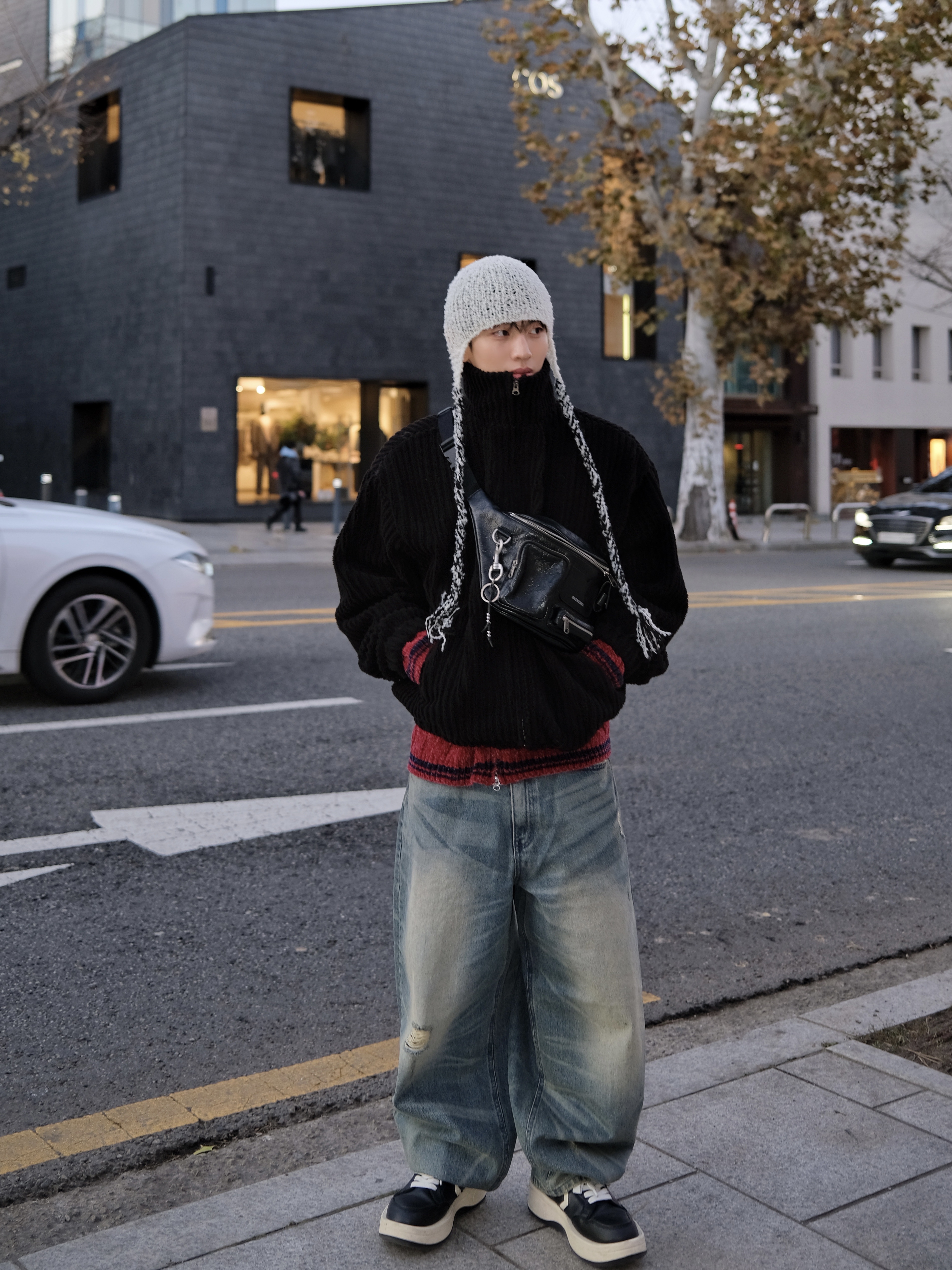 Converse x Drkshdw Turbowpn Black Cream, Balenciaga Superbusy Beltpack Black 착용 스타일 - 1