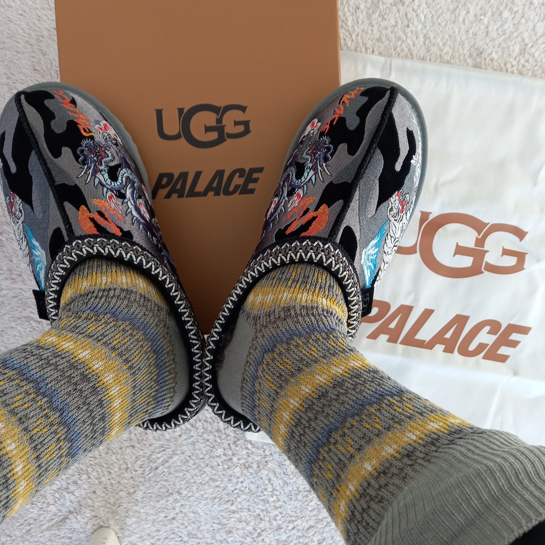 UGG x Palace Tasman Slipper Black Camo 착용 스타일 - 1