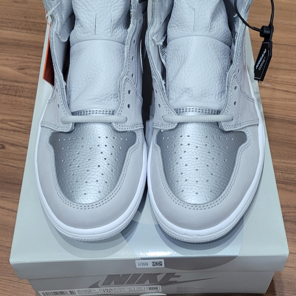 Jordan 1 Retro High OG CO.JP Neutral Grey 착용 스타일 - 3