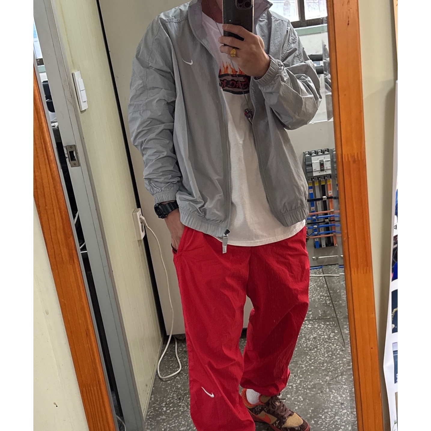 Nike M NRG Track Jacket Light Smoke Grey, Palace Canvas P 6-Panel Burgundy - 21FW 착용 스타일 - 2