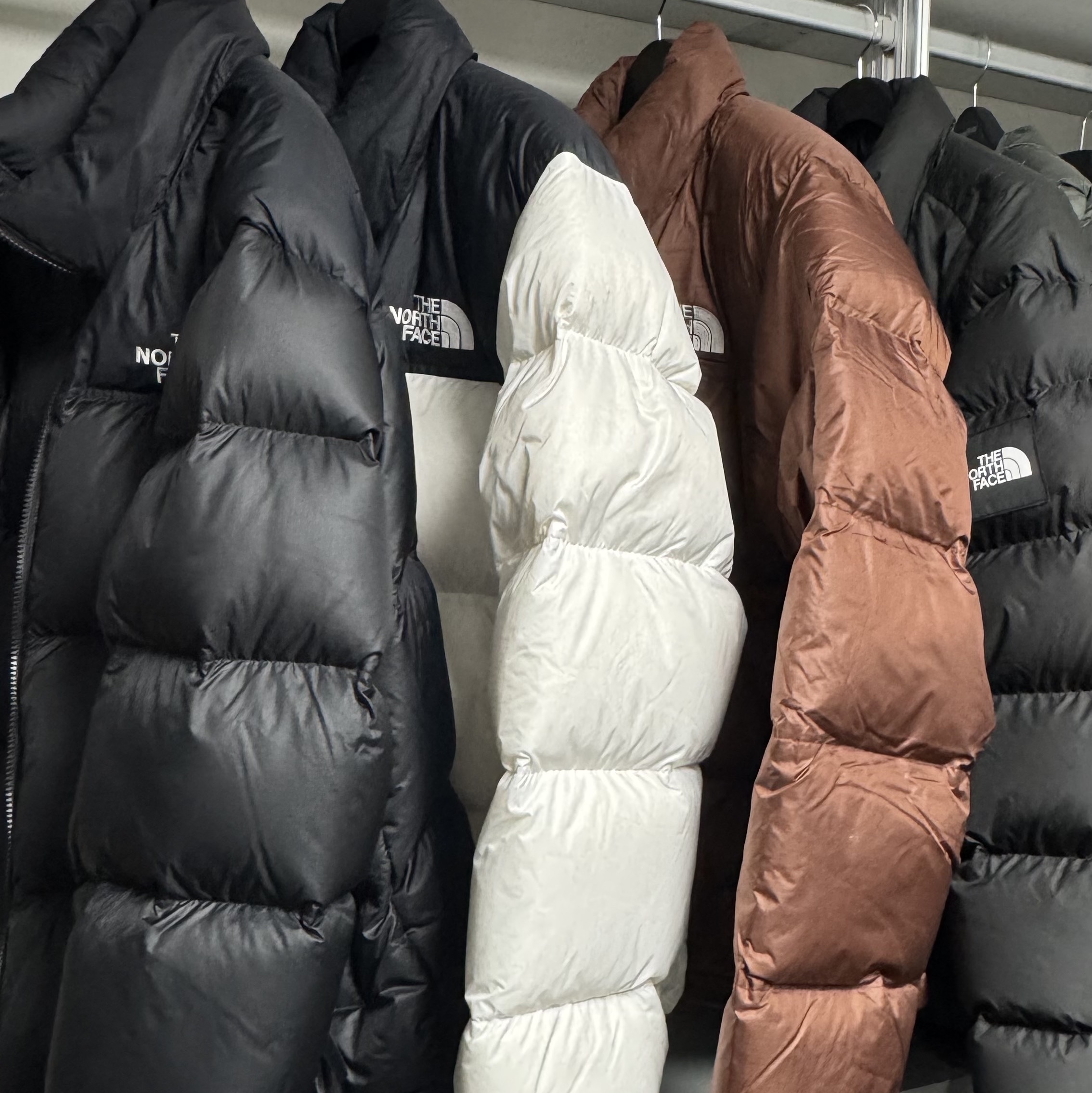 The North Face 1996 Eco Nuptse Jacket Brown, The North Face 1996 Eco Nuptse Jacket Black 착용 스타일