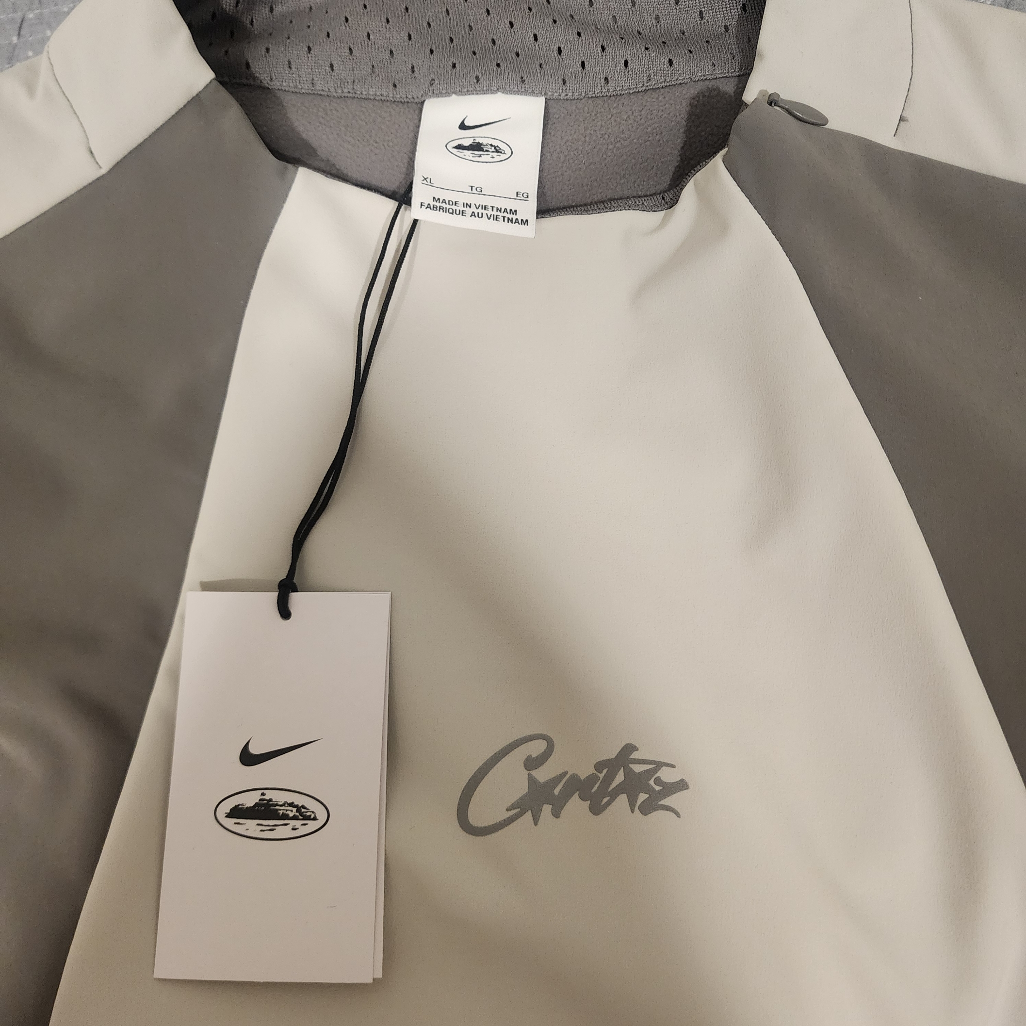 Corteiz x Nike NRG Midlayer Flat Pewter 착용 스타일 - 2