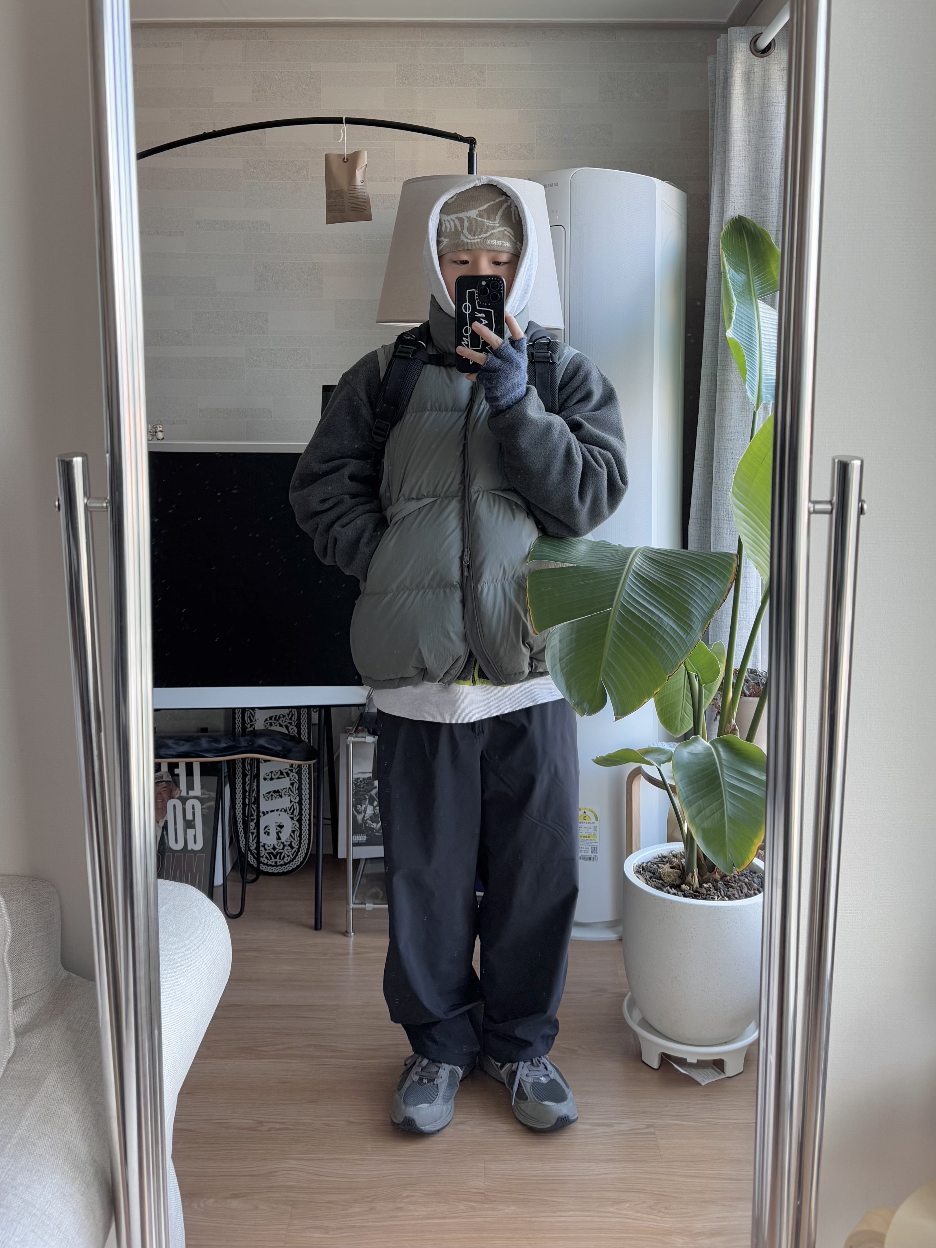 New Balance 2002R Gray, Arc'teryx Bird Head Toque Habitat 착용 스타일 - 1