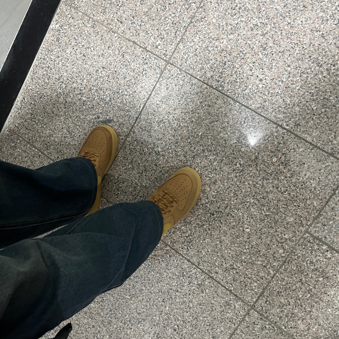 Nike Air Force 1 '07 WB Flax 착용 스타일